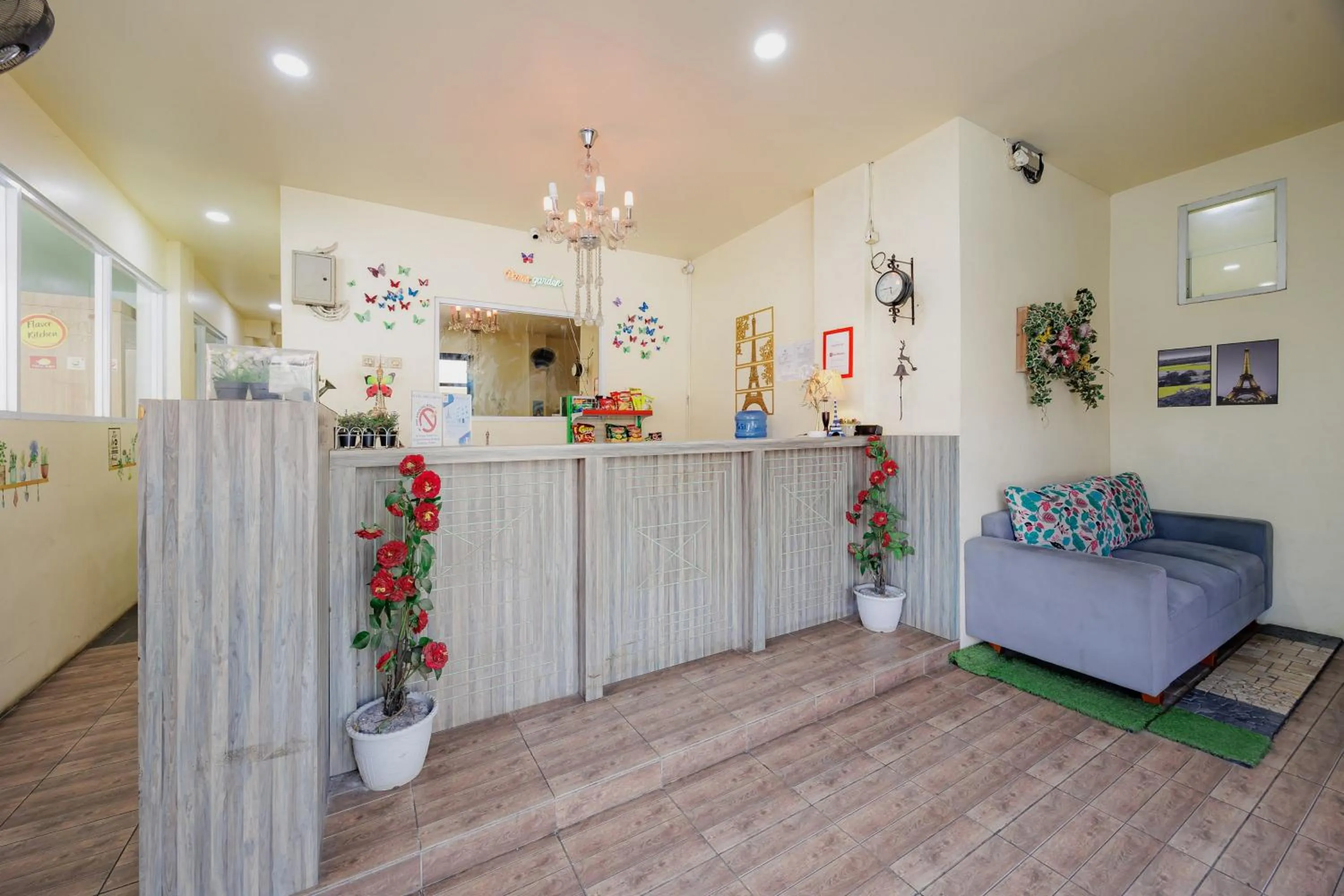 Lobby or reception in RedDoorz near Soekarno Hatta Airport 3