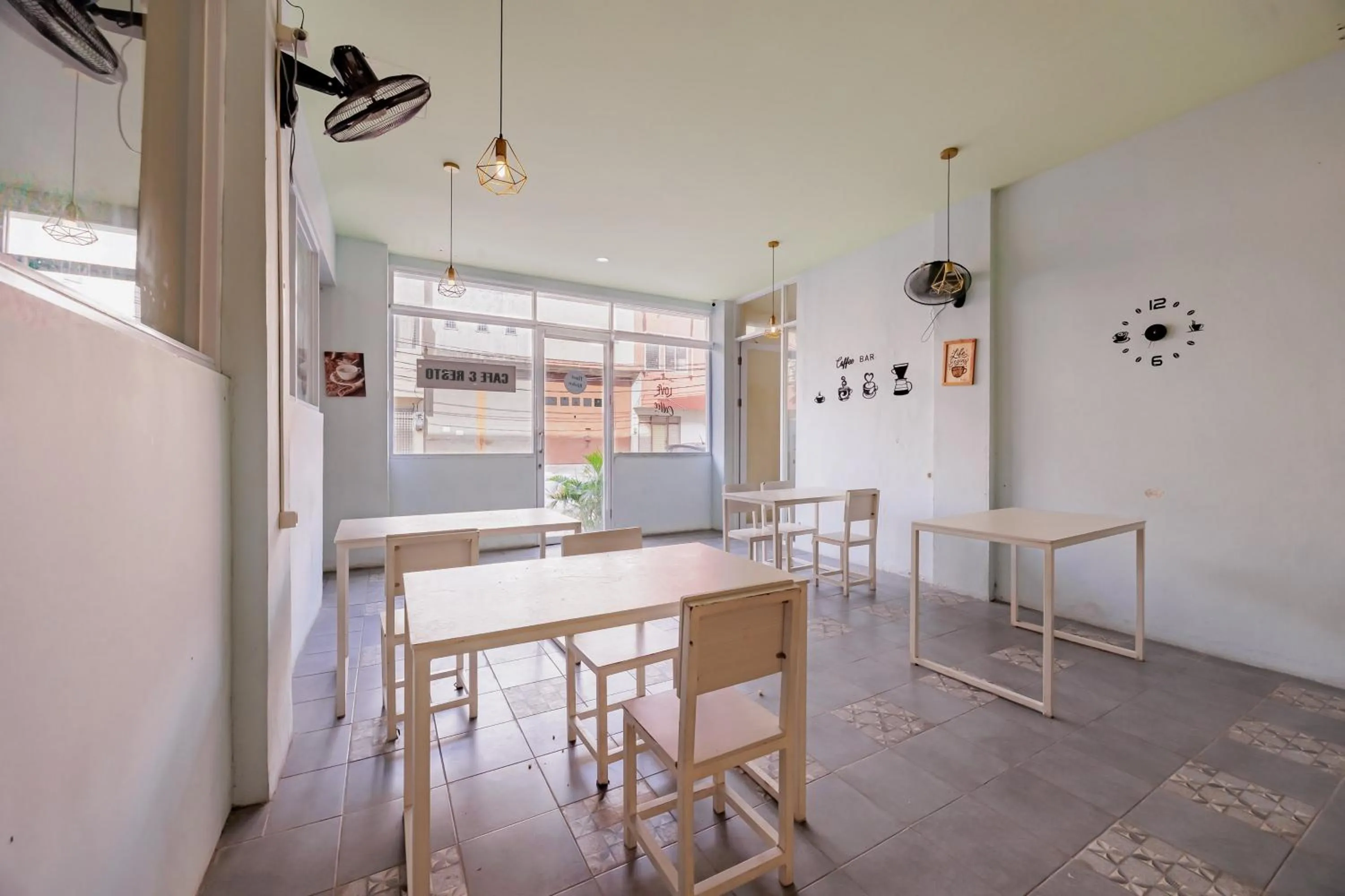 Seating area in RedDoorz near Soekarno Hatta Airport 3