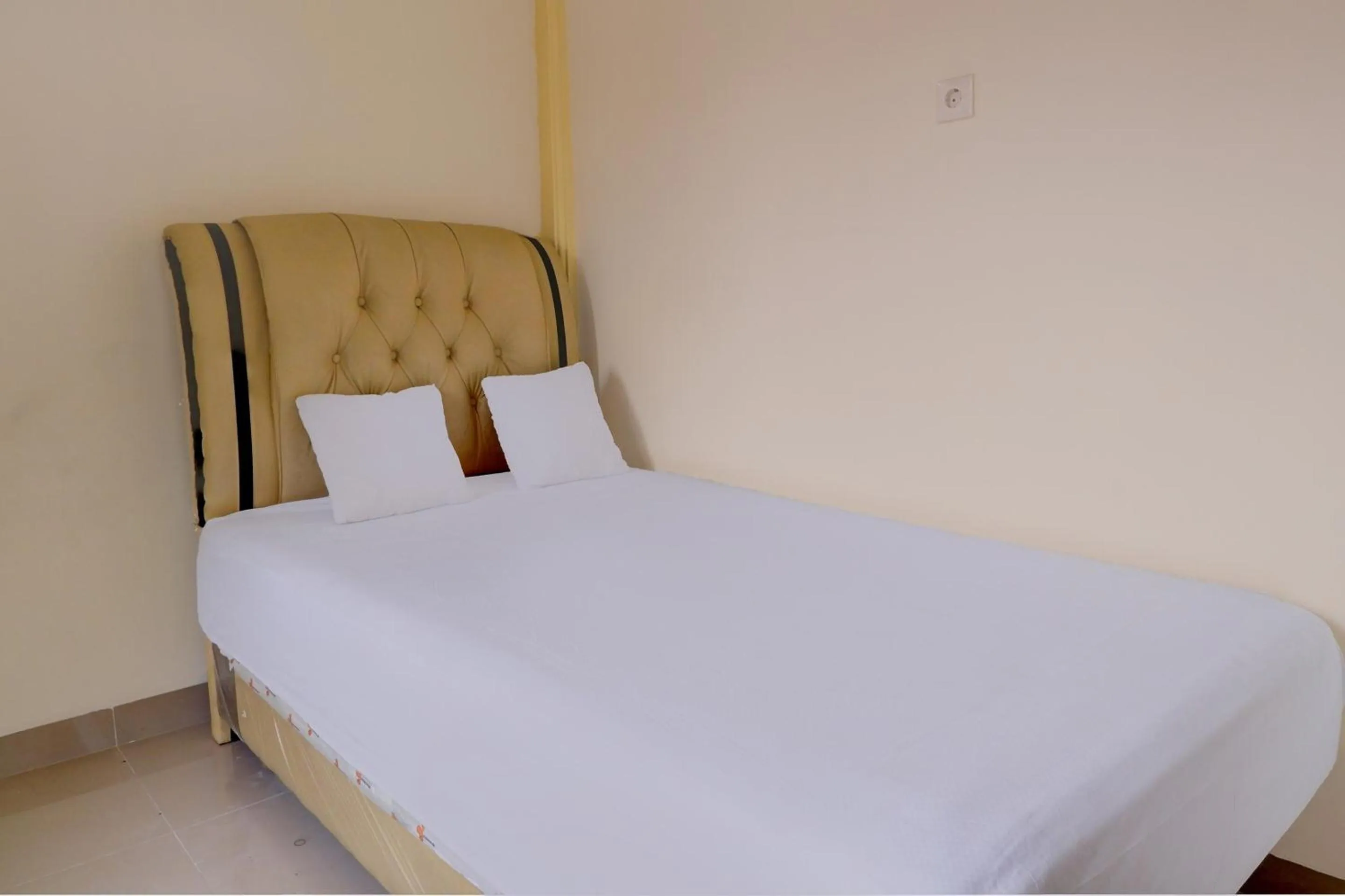 Bedroom, Bed in OYO Life 92637 Kost Arya Exclusive