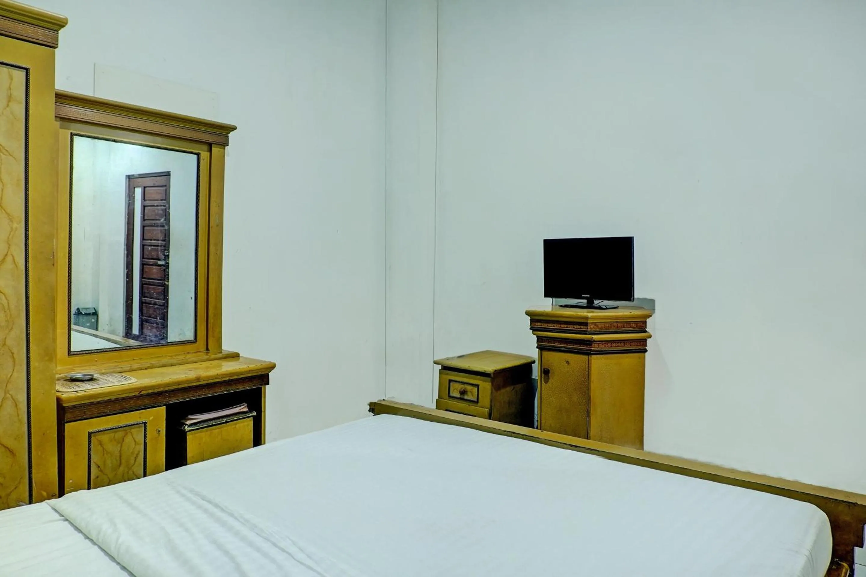 Bedroom, Bed in Hotel O Ervina Homestay Syariah Batakan