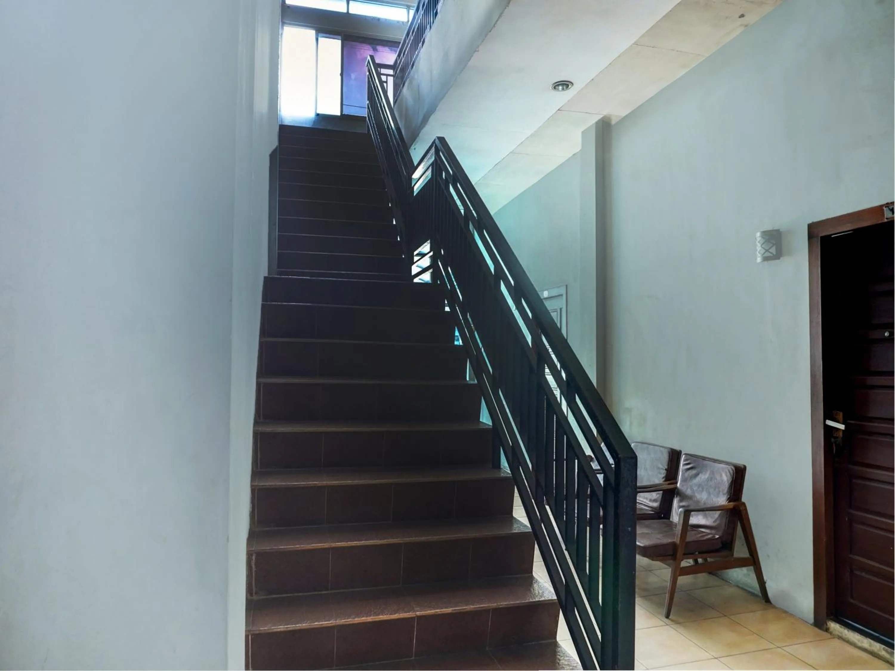 Lobby or reception in Hotel O Ervina Homestay Syariah Batakan