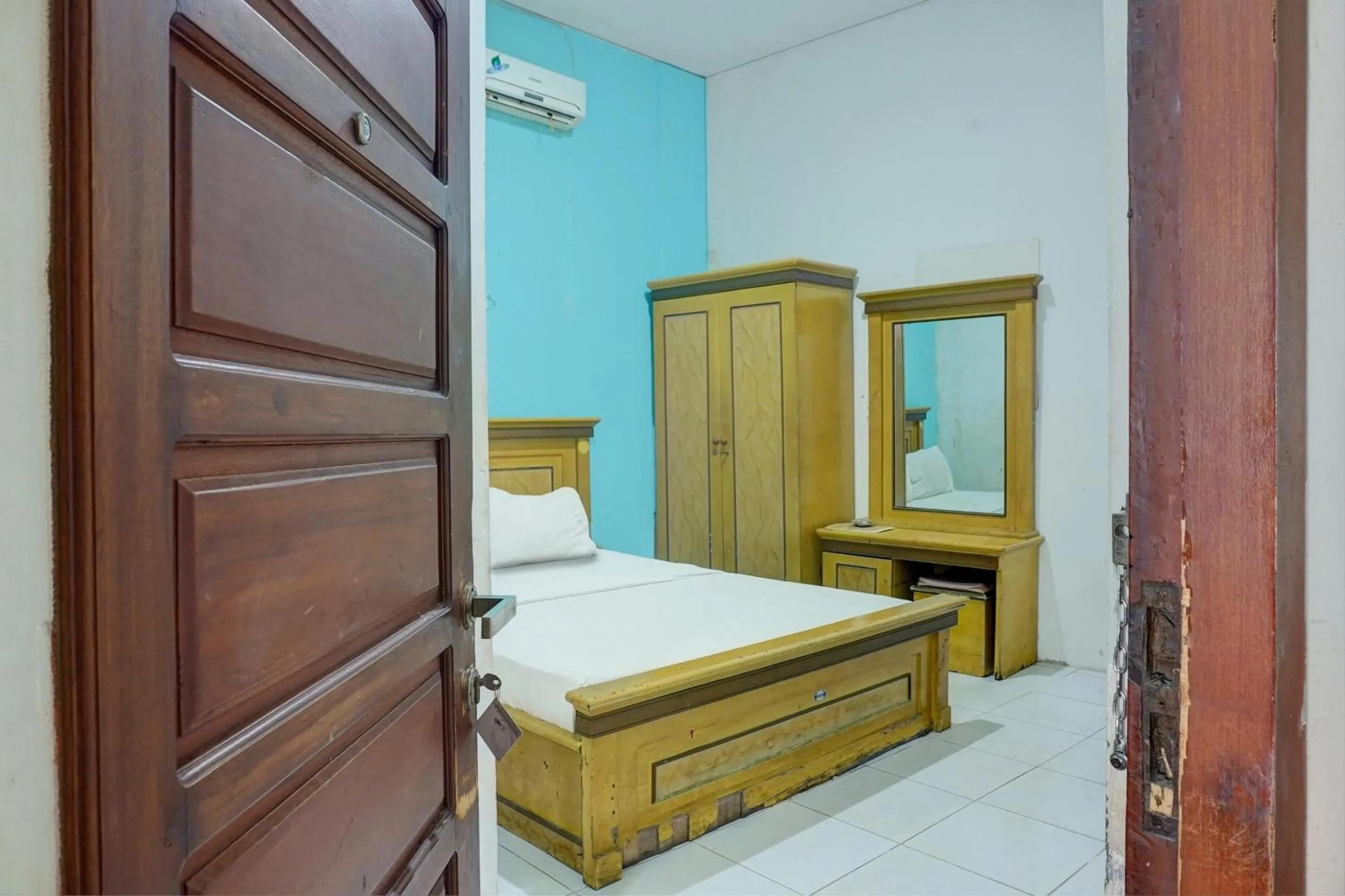 Bedroom, Bed in Hotel O Ervina Homestay Syariah Batakan