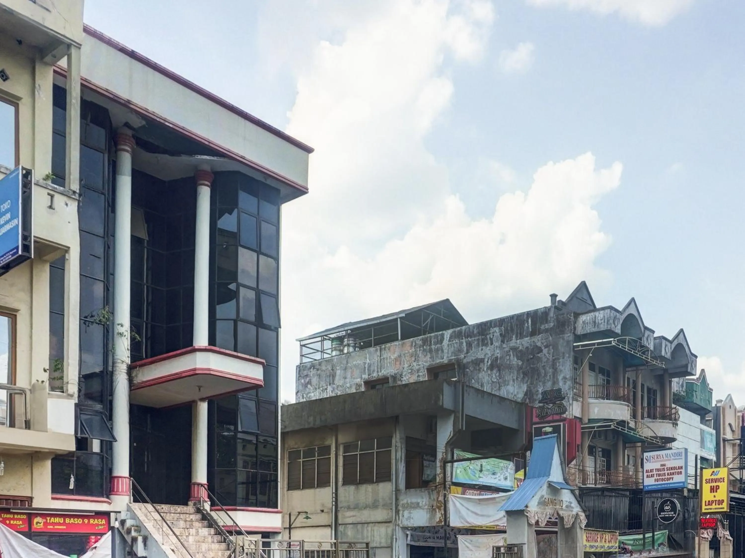 Facade/entrance in Hotel O Ervina Homestay Syariah Batakan