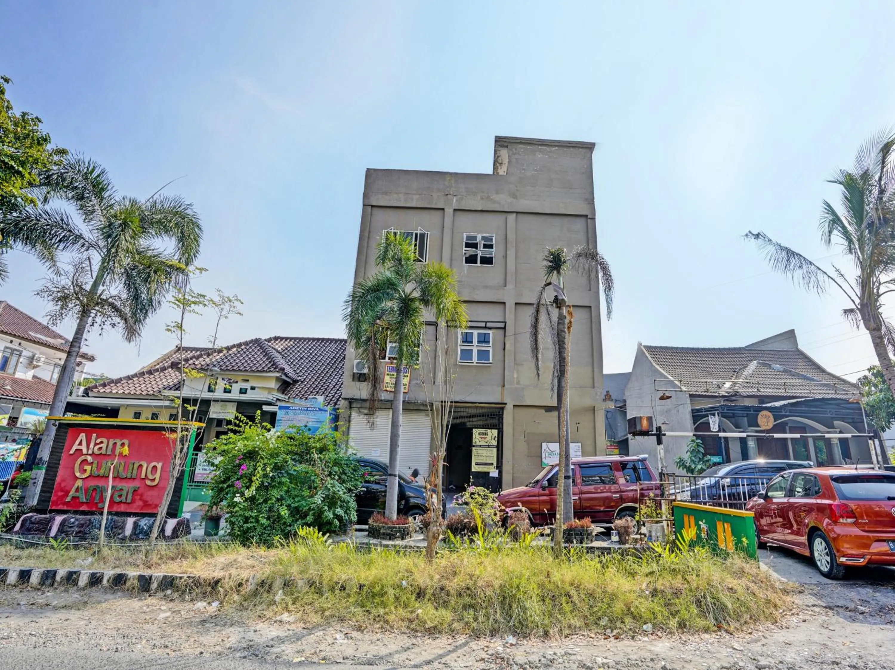 Facade/entrance in OYO Life 92653 Homestay Griya Nautika Syariah