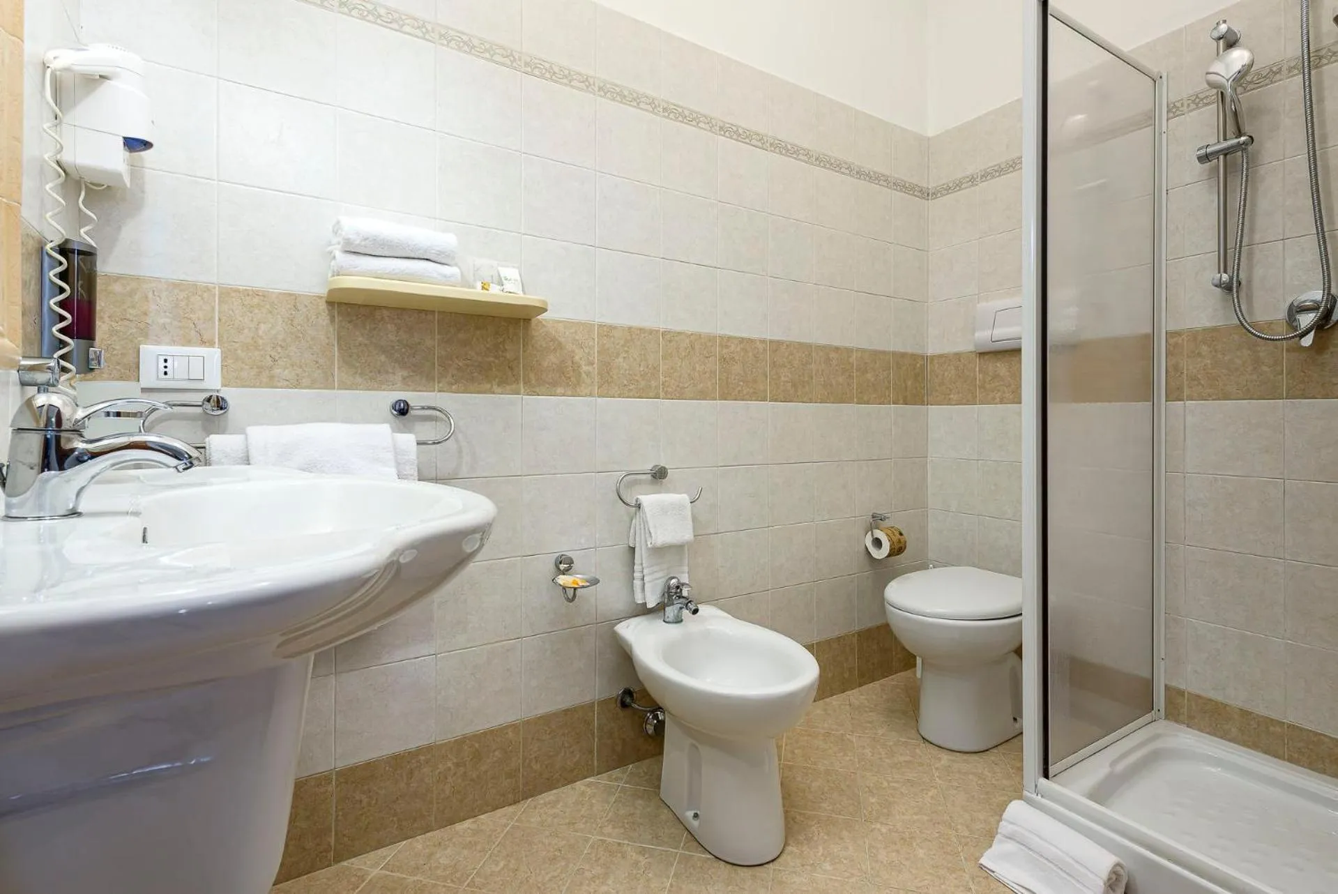 Bathroom in Hotel La Darsena