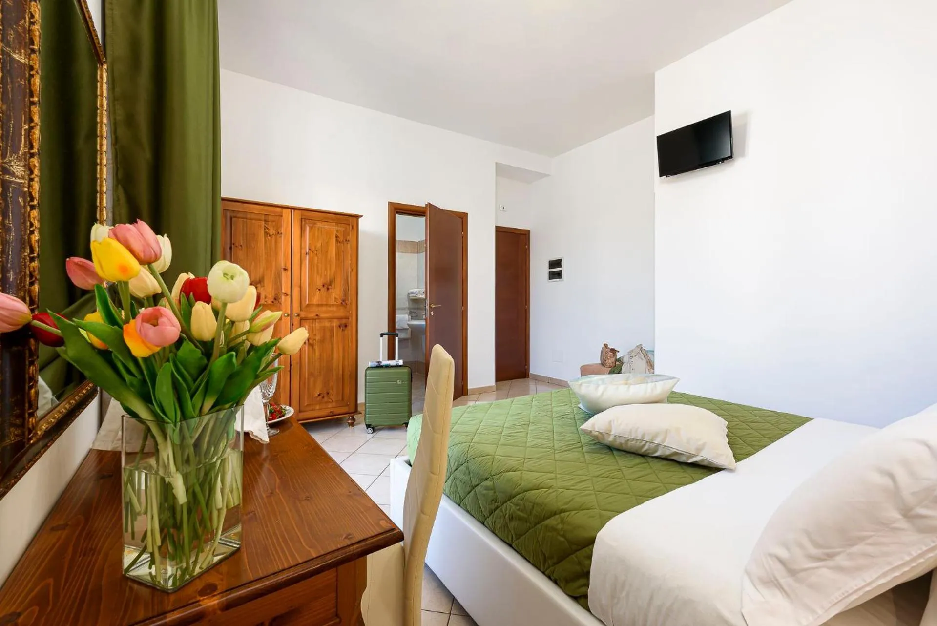 Photo of the whole room, Bed in Hotel La Darsena