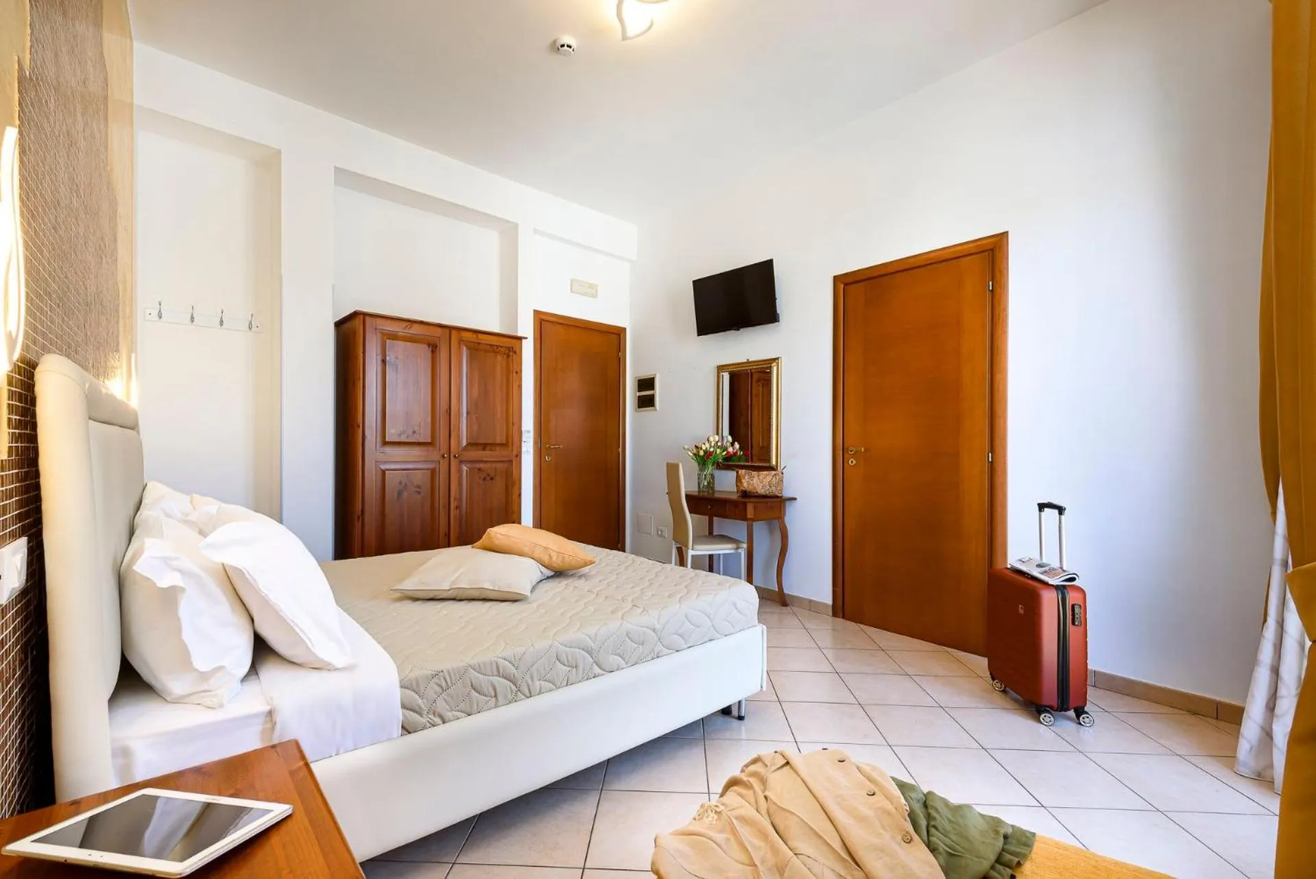 Photo of the whole room, Bed in Hotel La Darsena