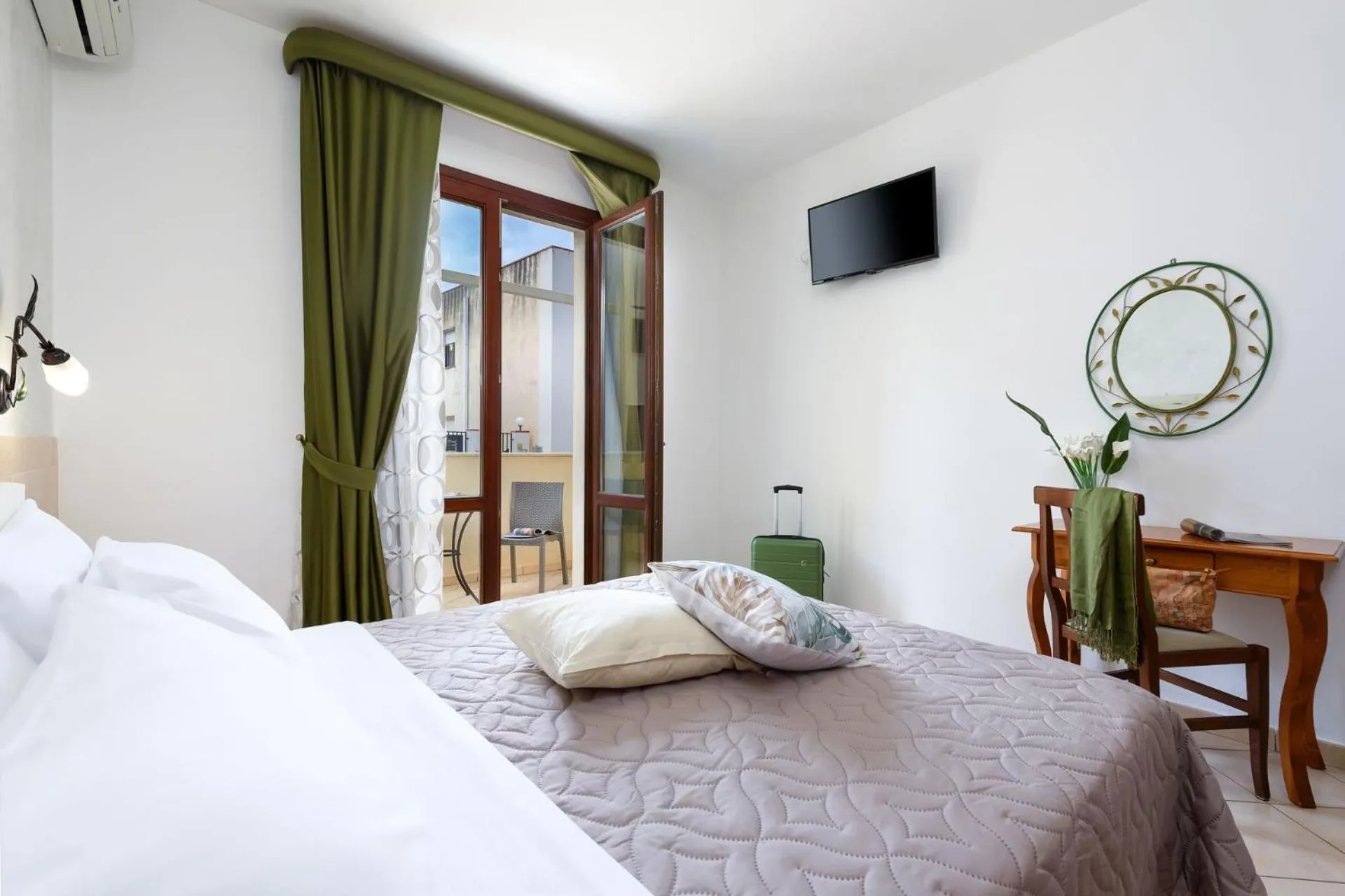 Photo of the whole room, Bed in Hotel La Darsena