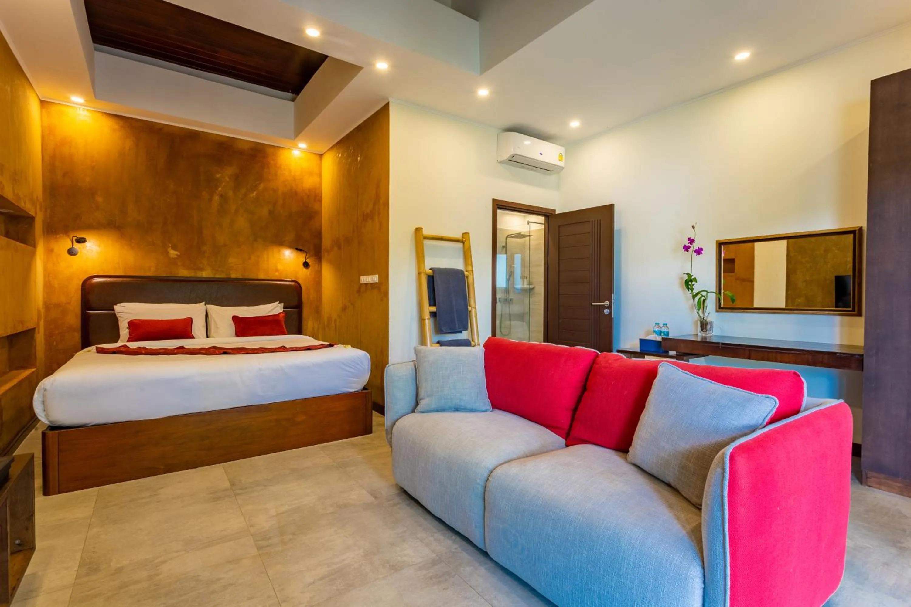 Photo of the whole room, Bed in Cliff Haven Villa Krabi