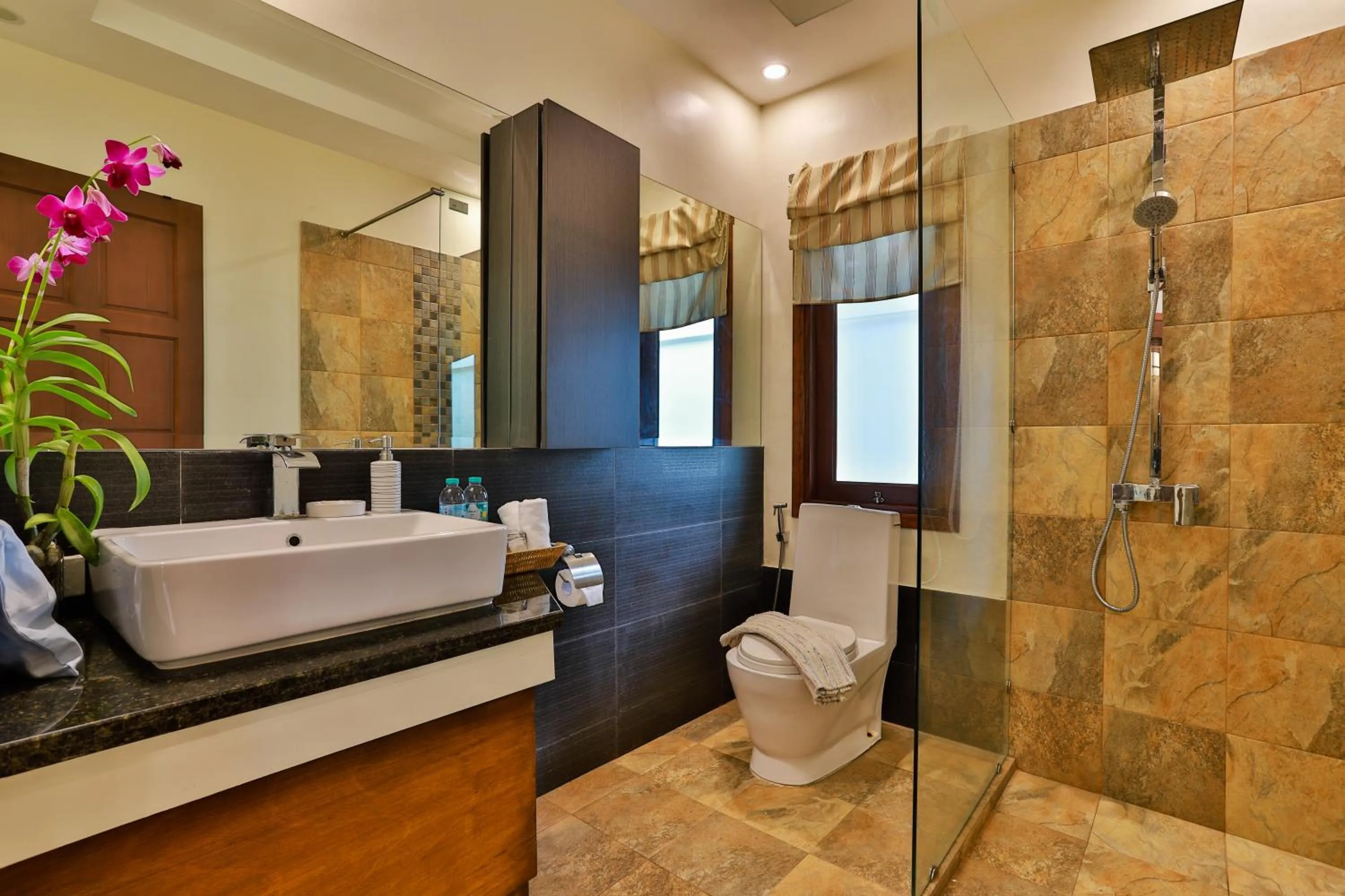 Shower in Cliff Haven Villa Krabi