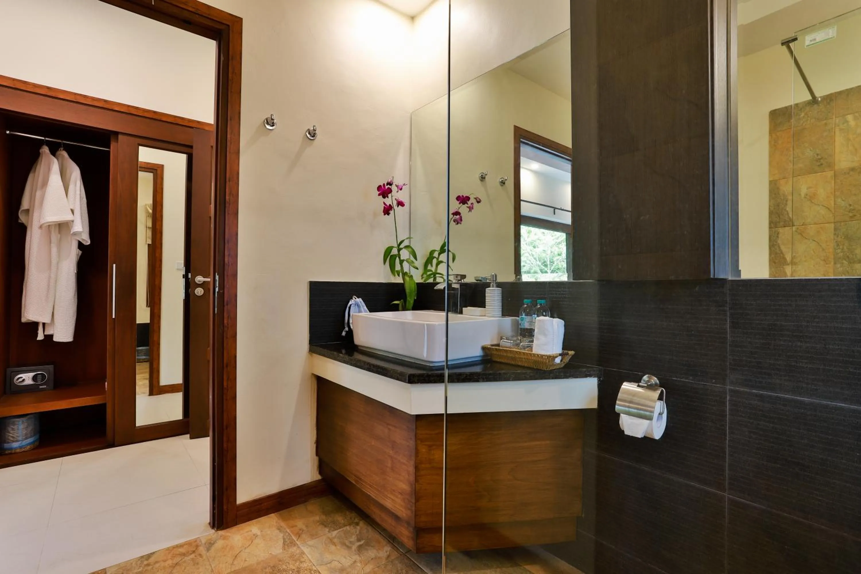 Bathroom in Cliff Haven Villa Krabi