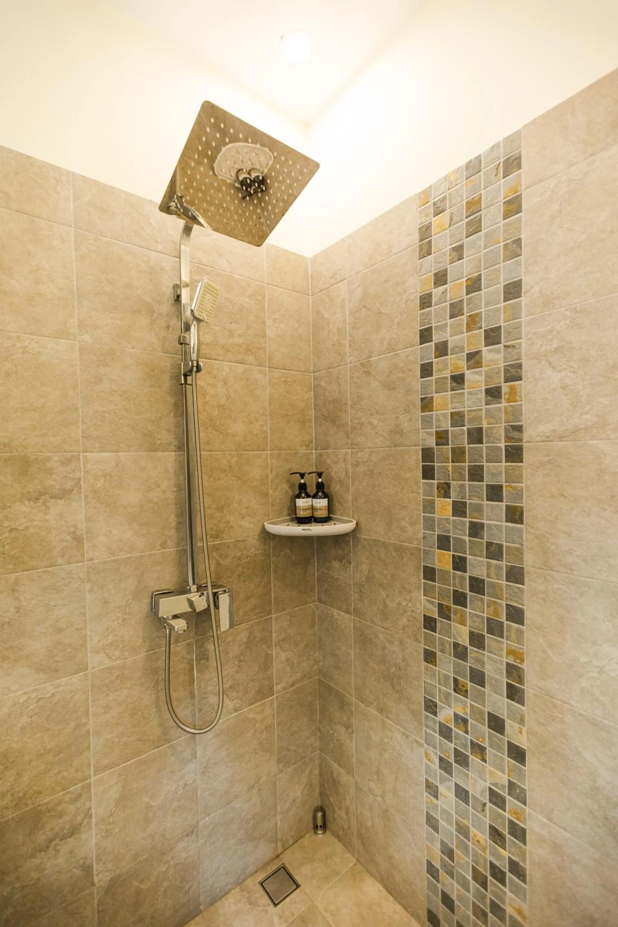 Shower in Cliff Haven Villa Krabi