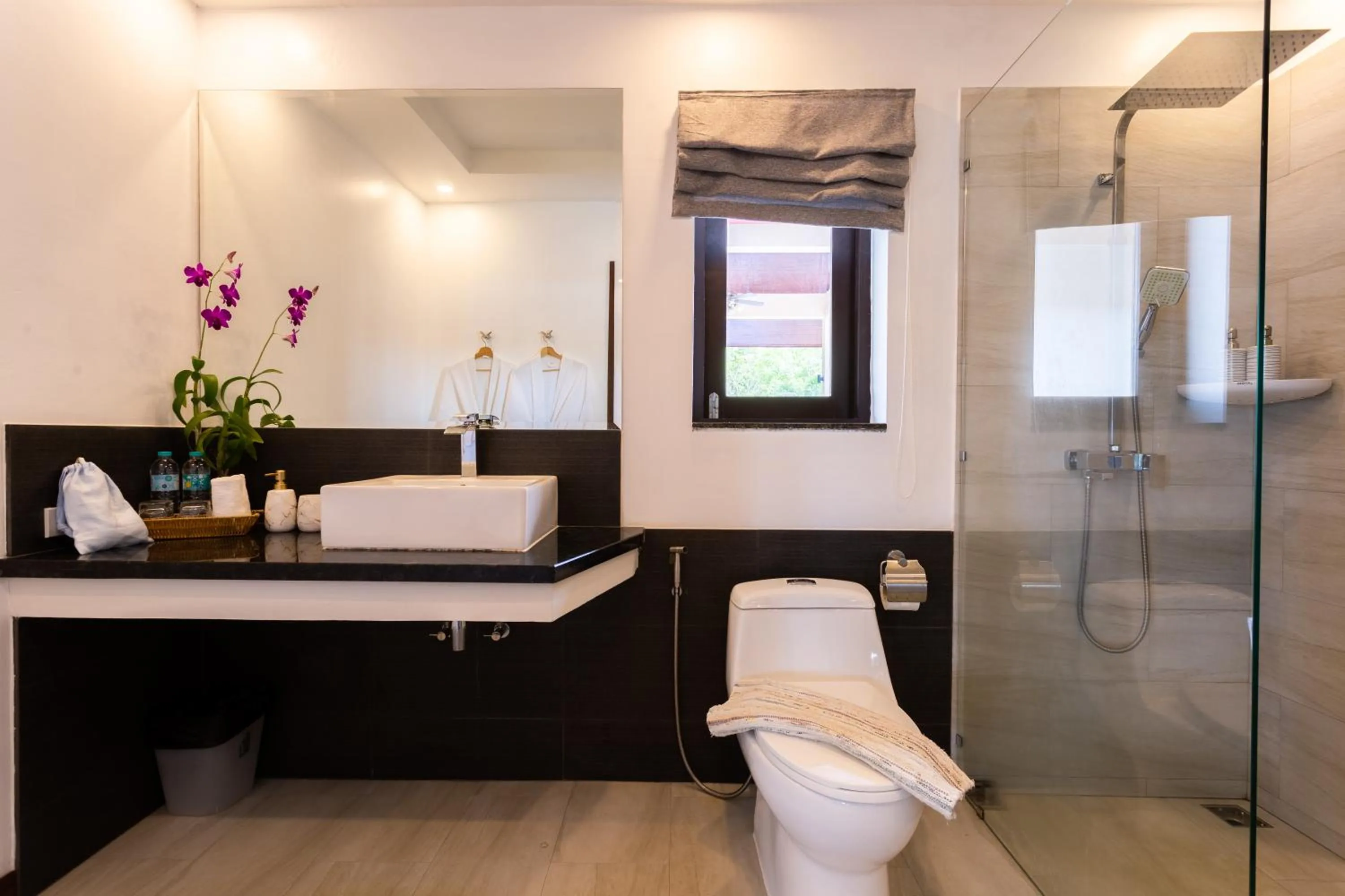Bathroom in Cliff Haven Villa Krabi