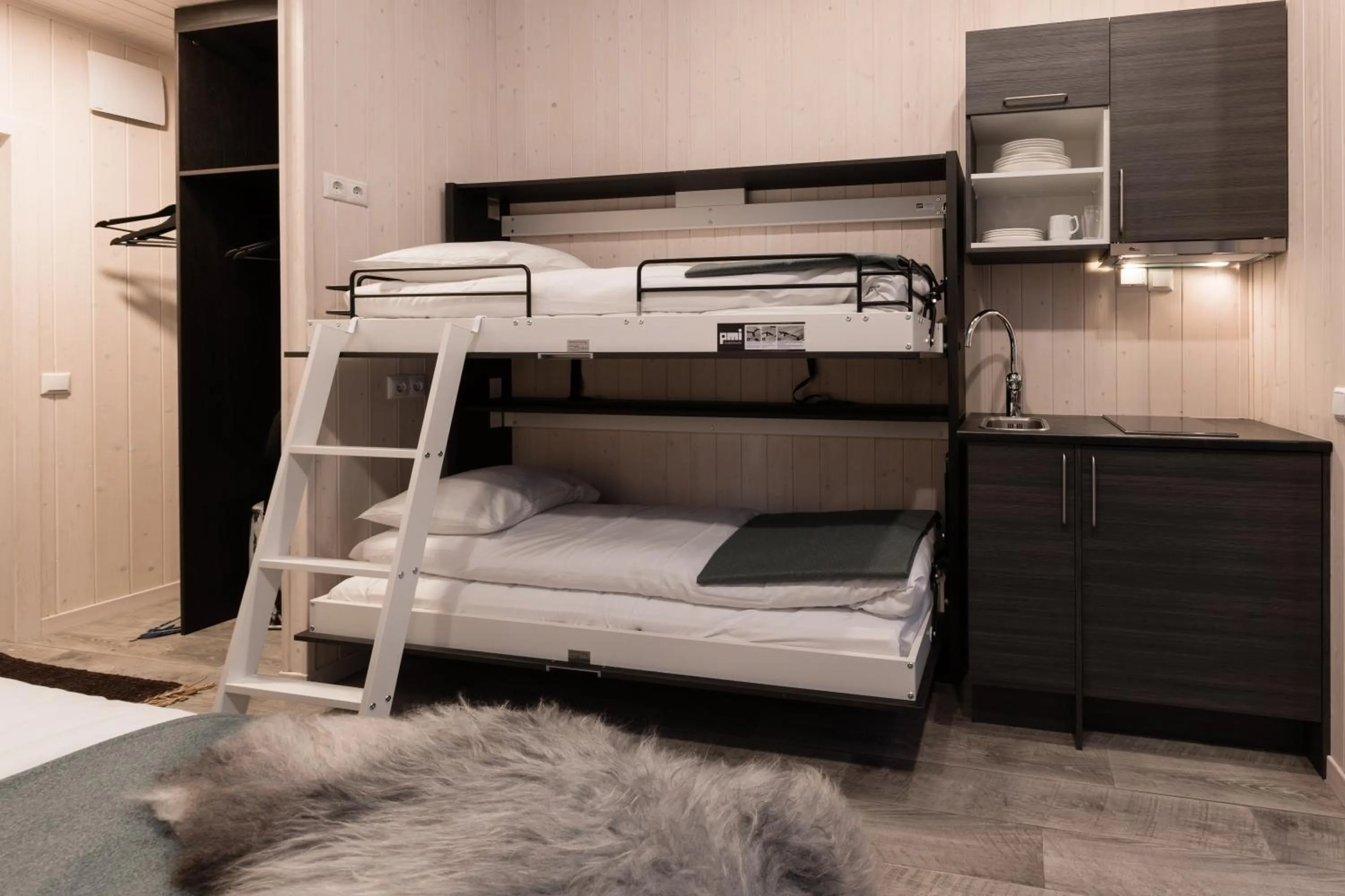 Kitchen or kitchenette, Bed in Tromsø Lodge & Camping