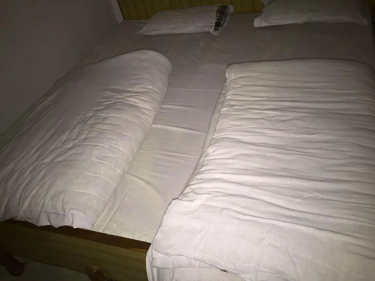 Bed in Hotel Amisha