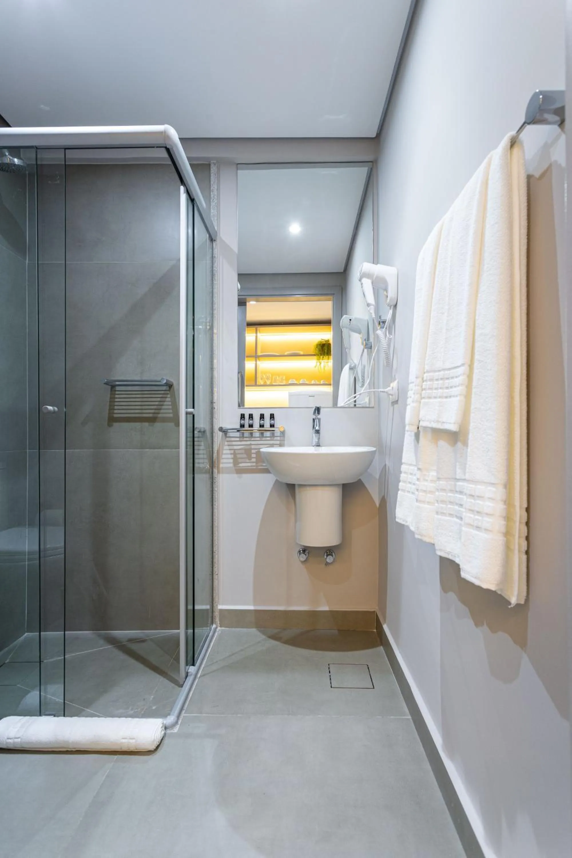 Shower in Charlie Haddock Jardim Paulista