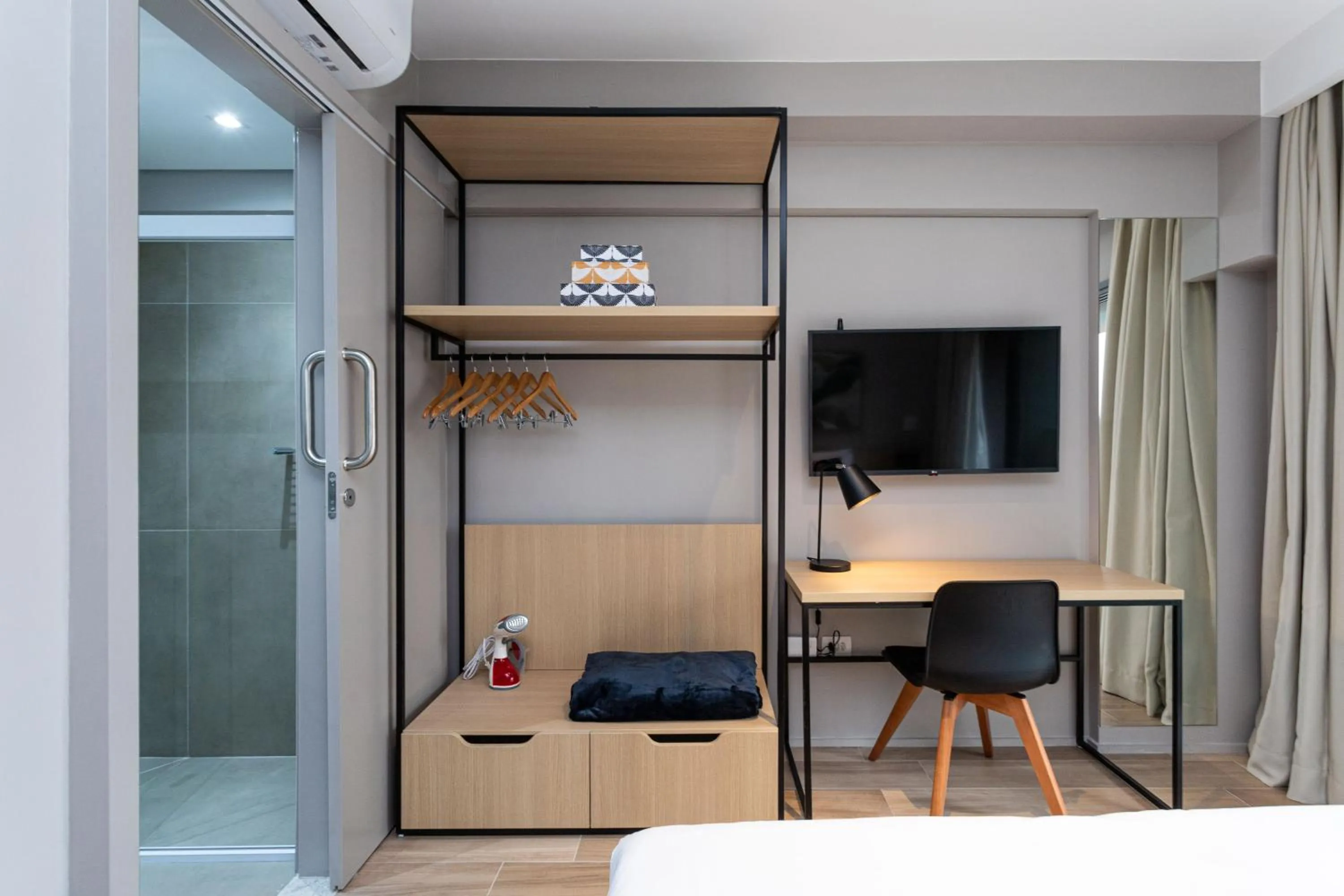 TV and multimedia in Charlie Haddock Jardim Paulista