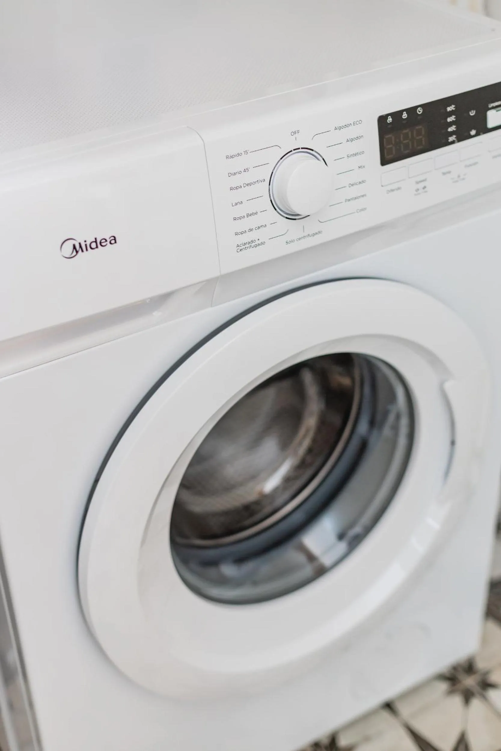 washing machine in A Window to Porto - Pestana charming flat