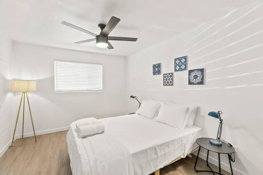 Bedroom, Bed in Lovely 1-bedroom condo in Biltmore - Parking