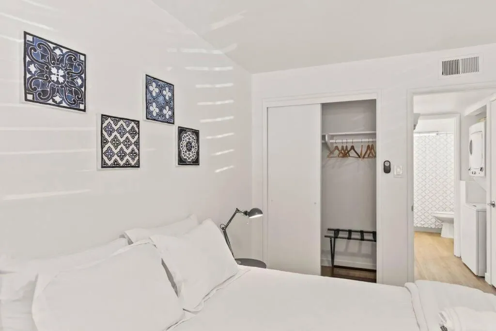 Bedroom, Bed in Lovely 1-bedroom condo in Biltmore - Parking