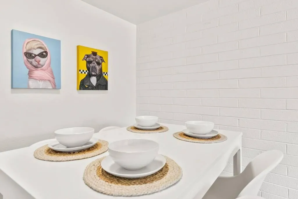 Dining area in Lovely 1-bedroom condo in Biltmore - Parking