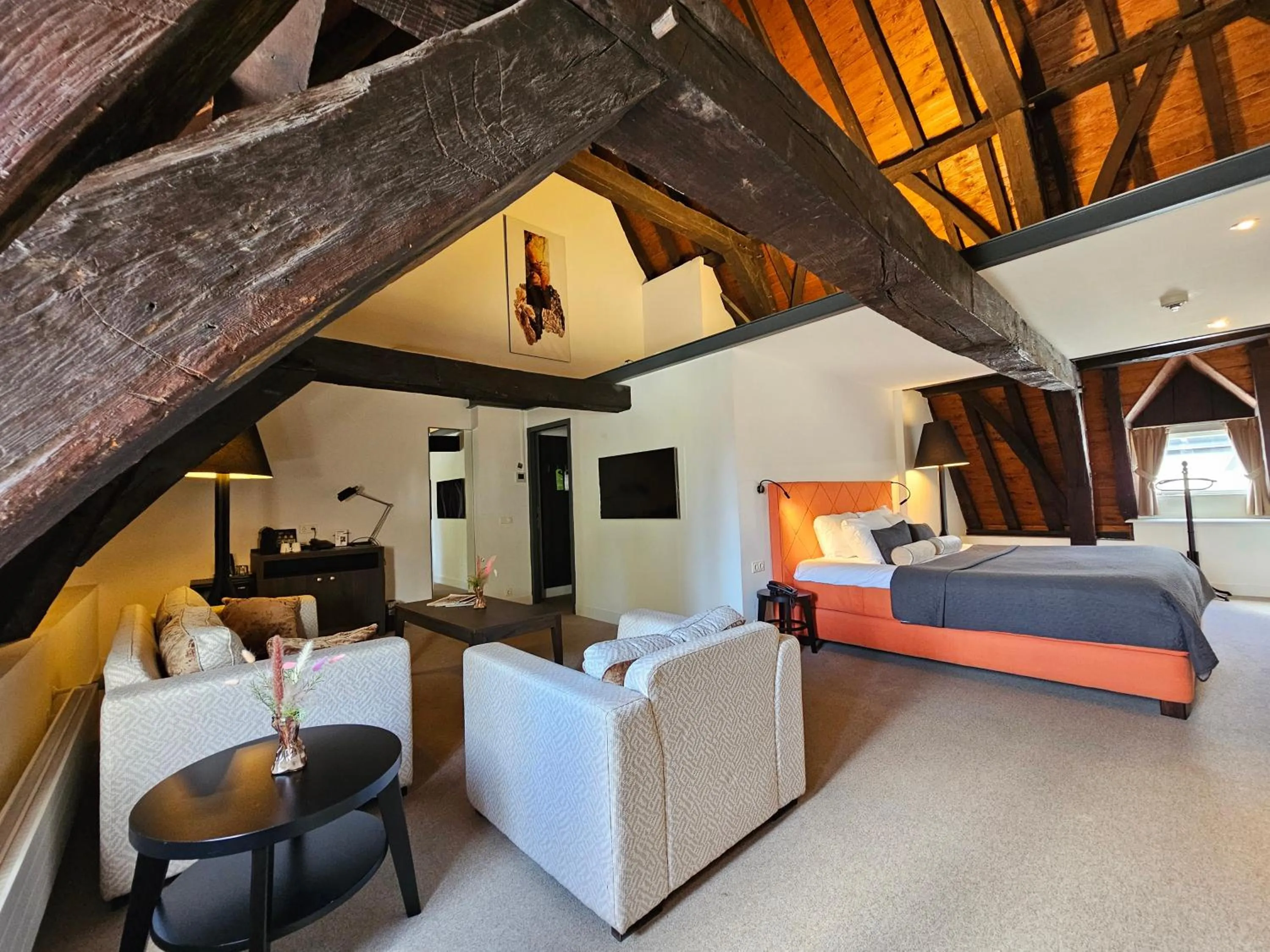 Bathroom, Bed in Hampshire Hotel - 's Gravenhof Zutphen