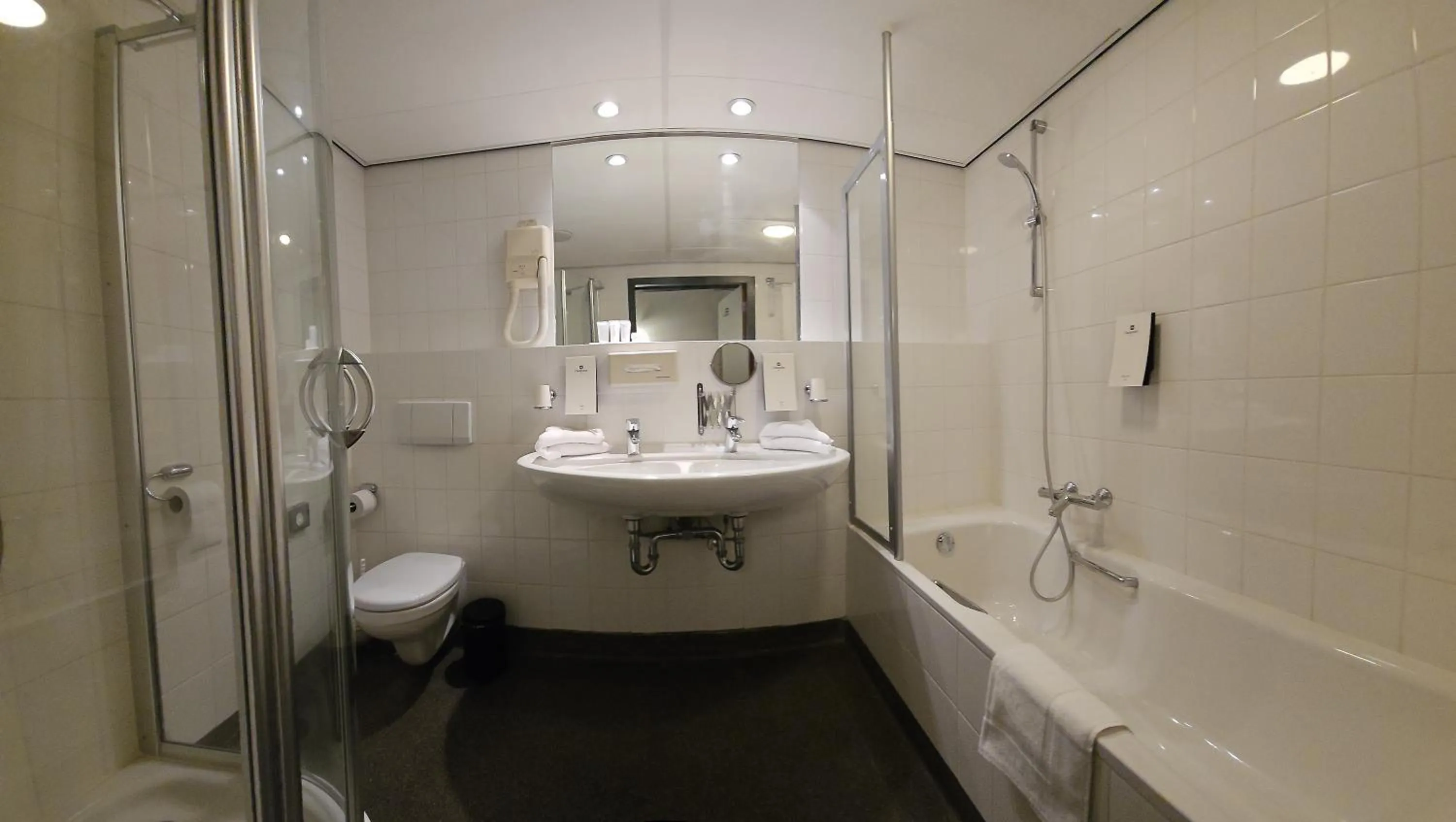 Shower in Hampshire Hotel - 's Gravenhof Zutphen