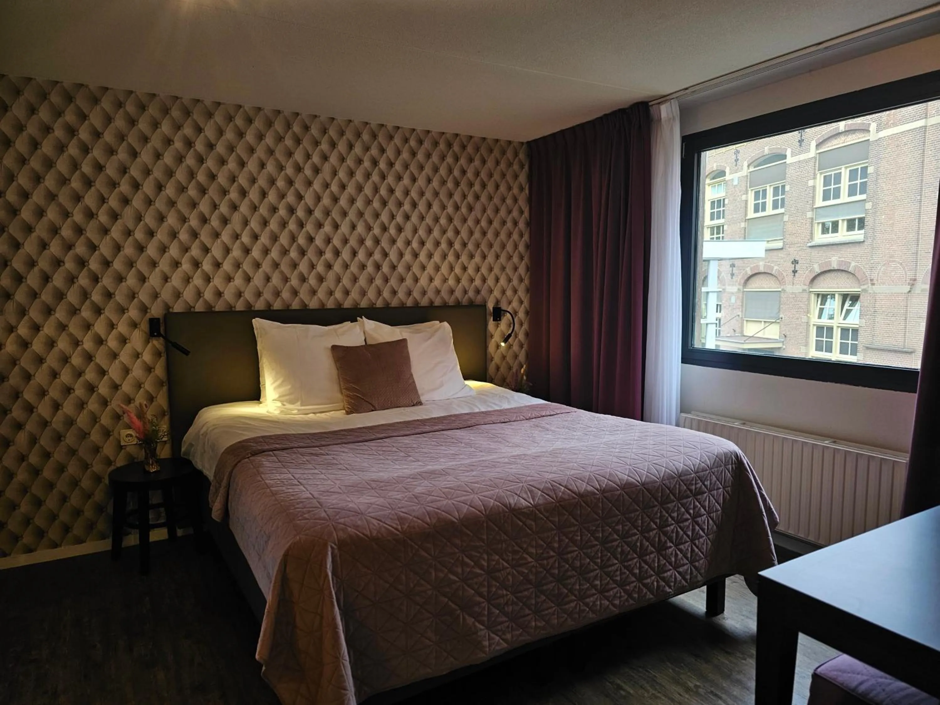 View (from property/room), Bed in Hampshire Hotel - 's Gravenhof Zutphen