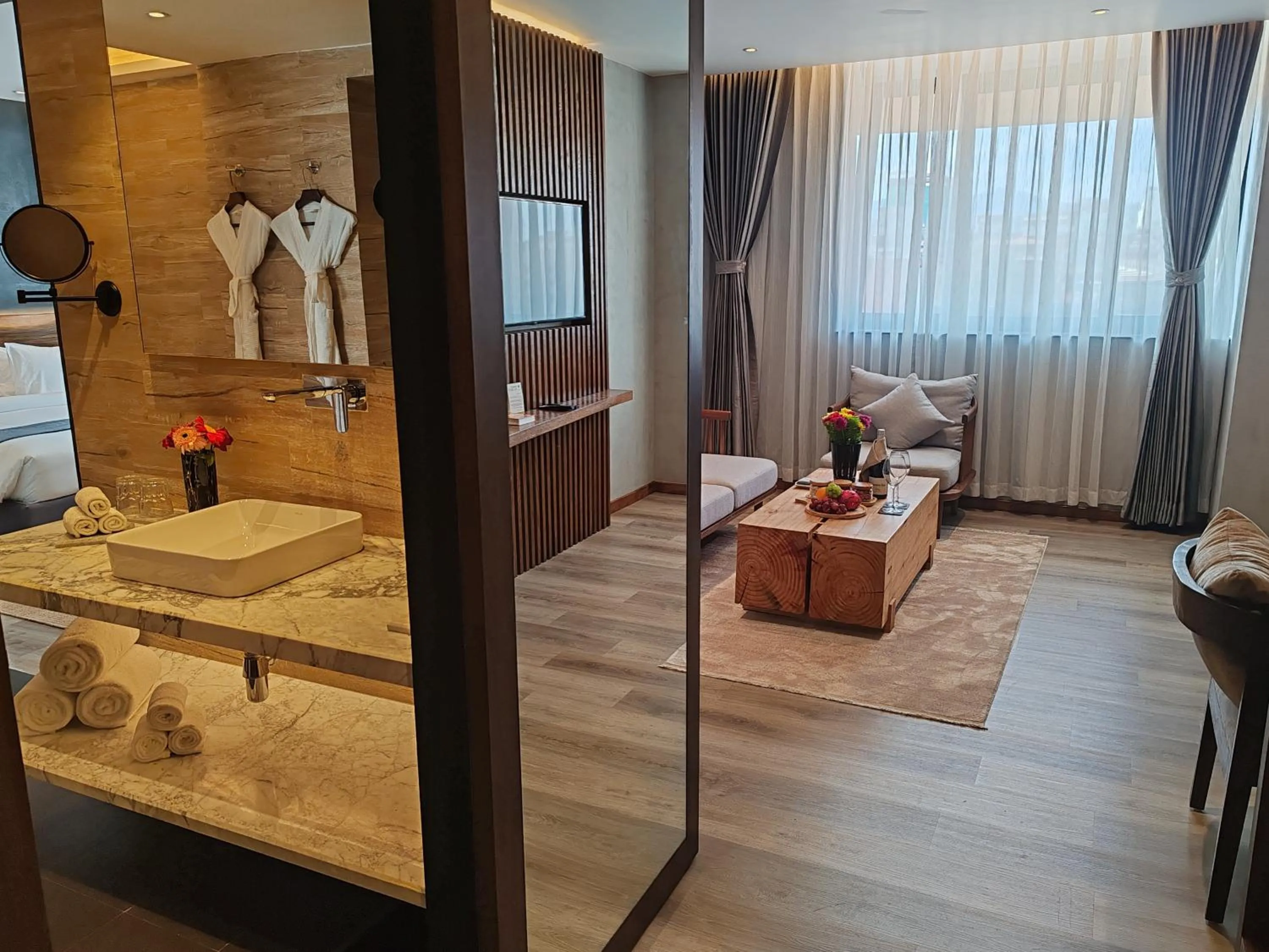 Living room, Bed in Hotel Barahi Kathmandu