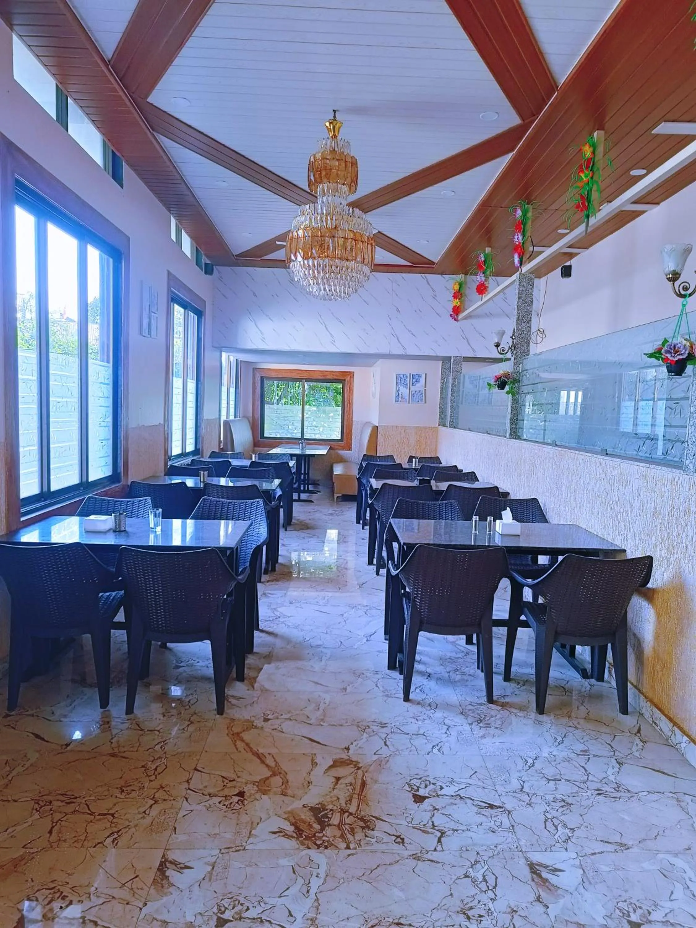 Restaurant/places to eat in Saanjh Riverside Resort
