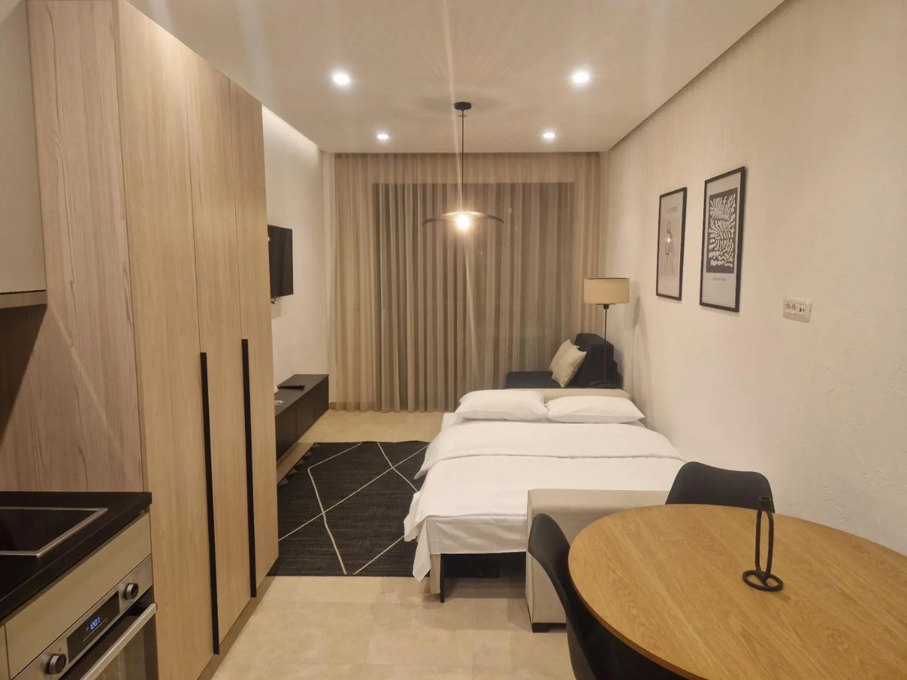 Photo of the whole room, Bed in Soho Suites