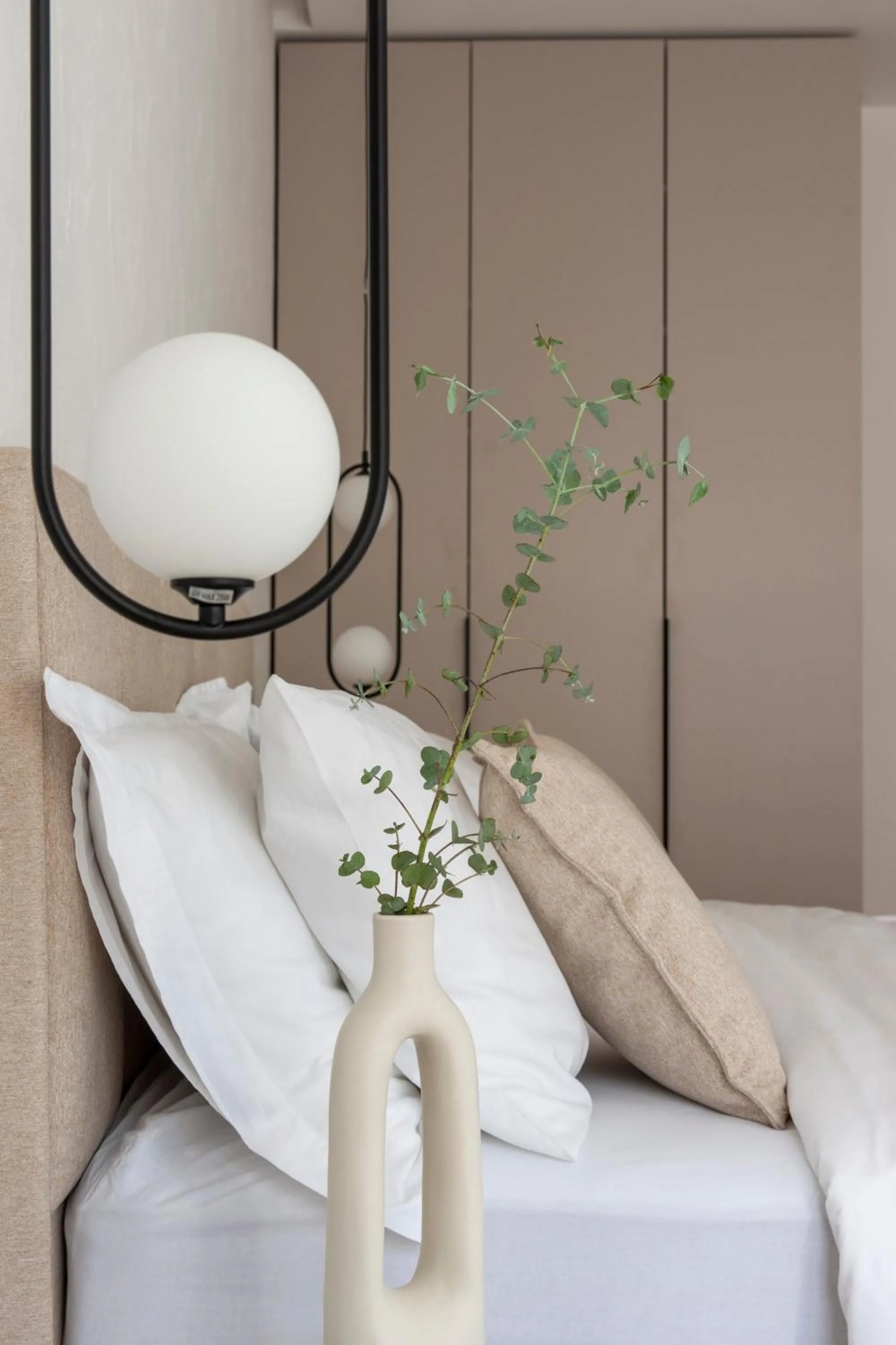 Photo of the whole room, Bed in Soho Suites