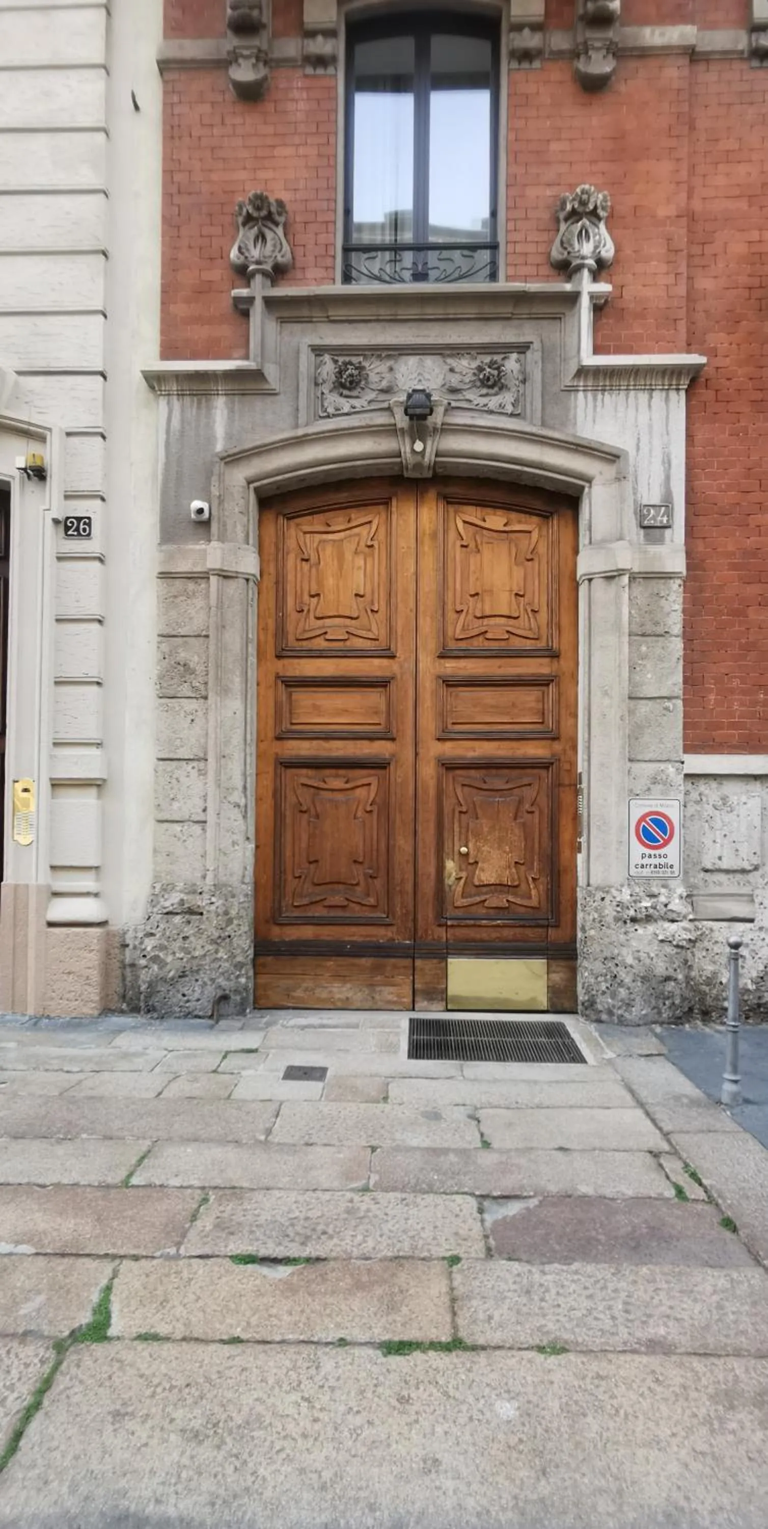 Facade/entrance in Cenacolo Apartment