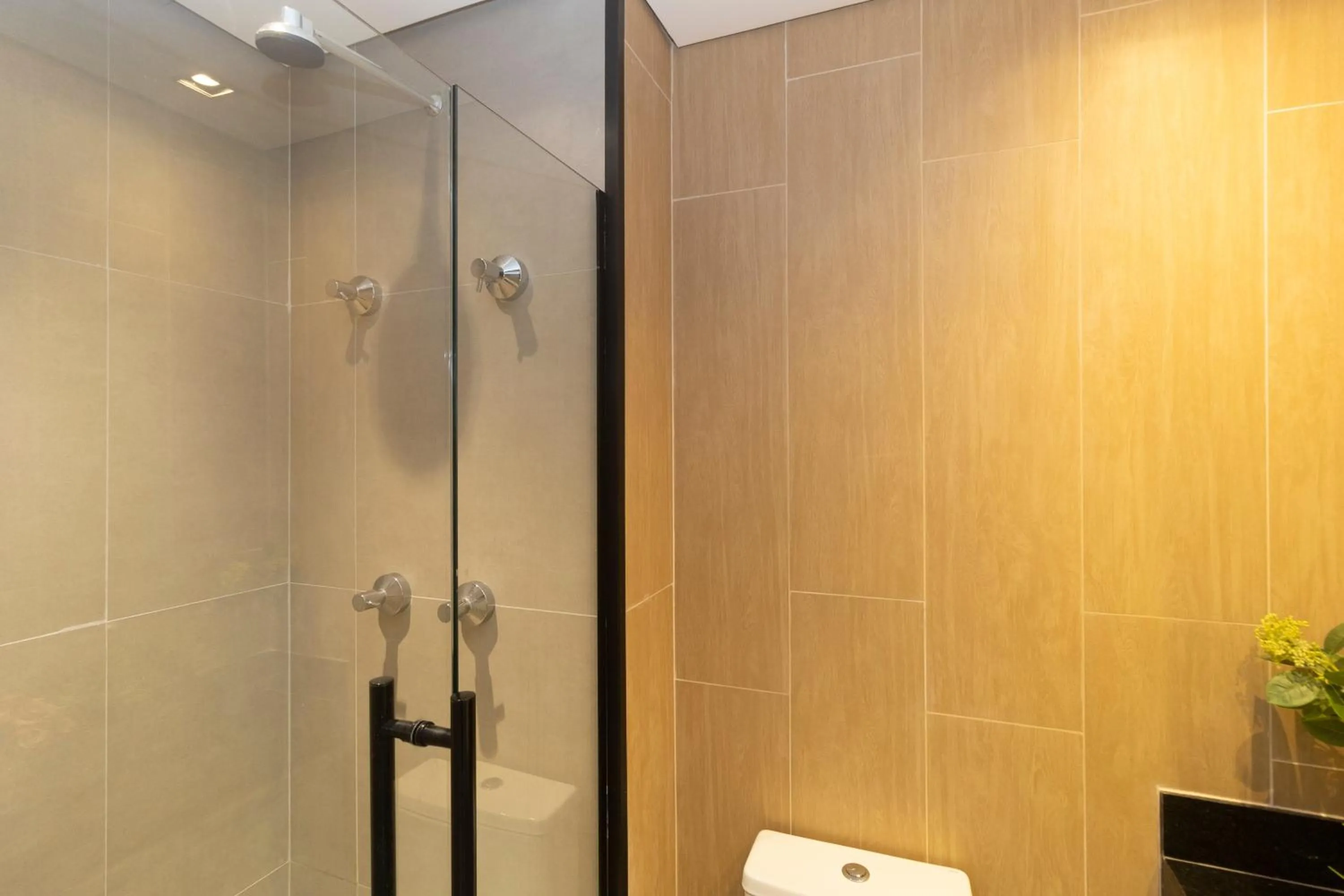 Bathroom in Moderno | Próximo ao Metrô e ao Shopping | Piscina