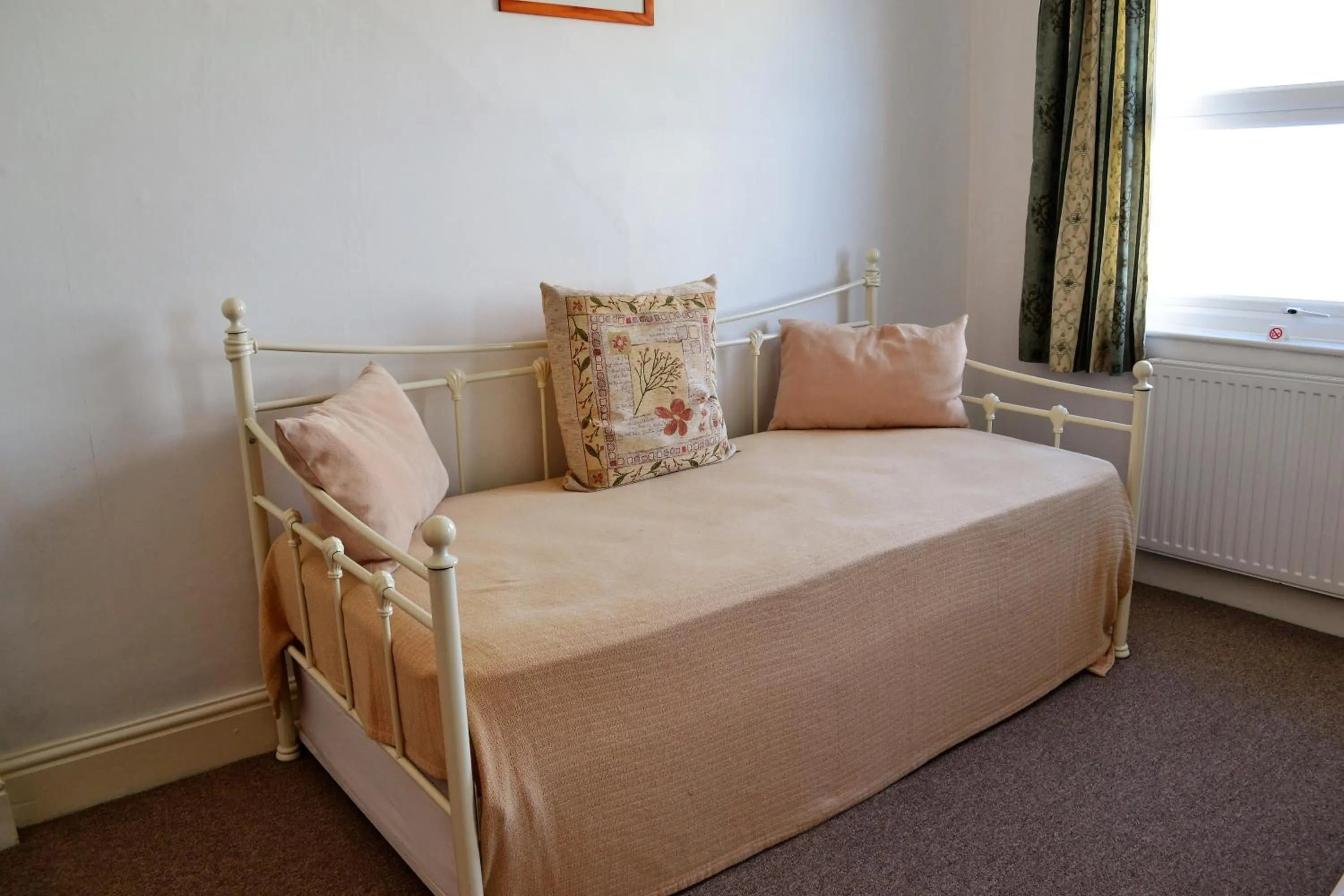 Seating area, Bed in Carrington Guest House