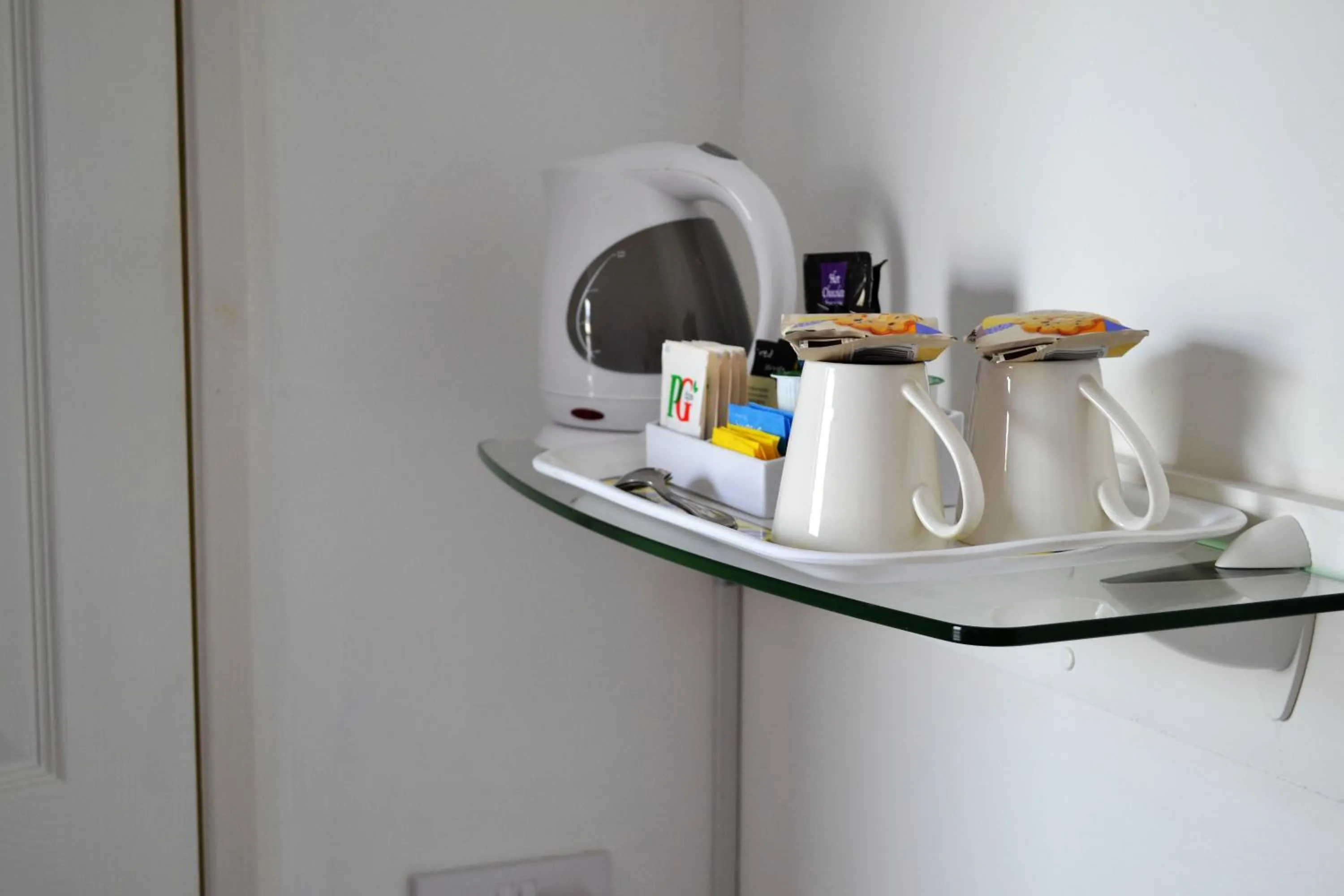 Coffee/tea facilities in Carrington Guest House