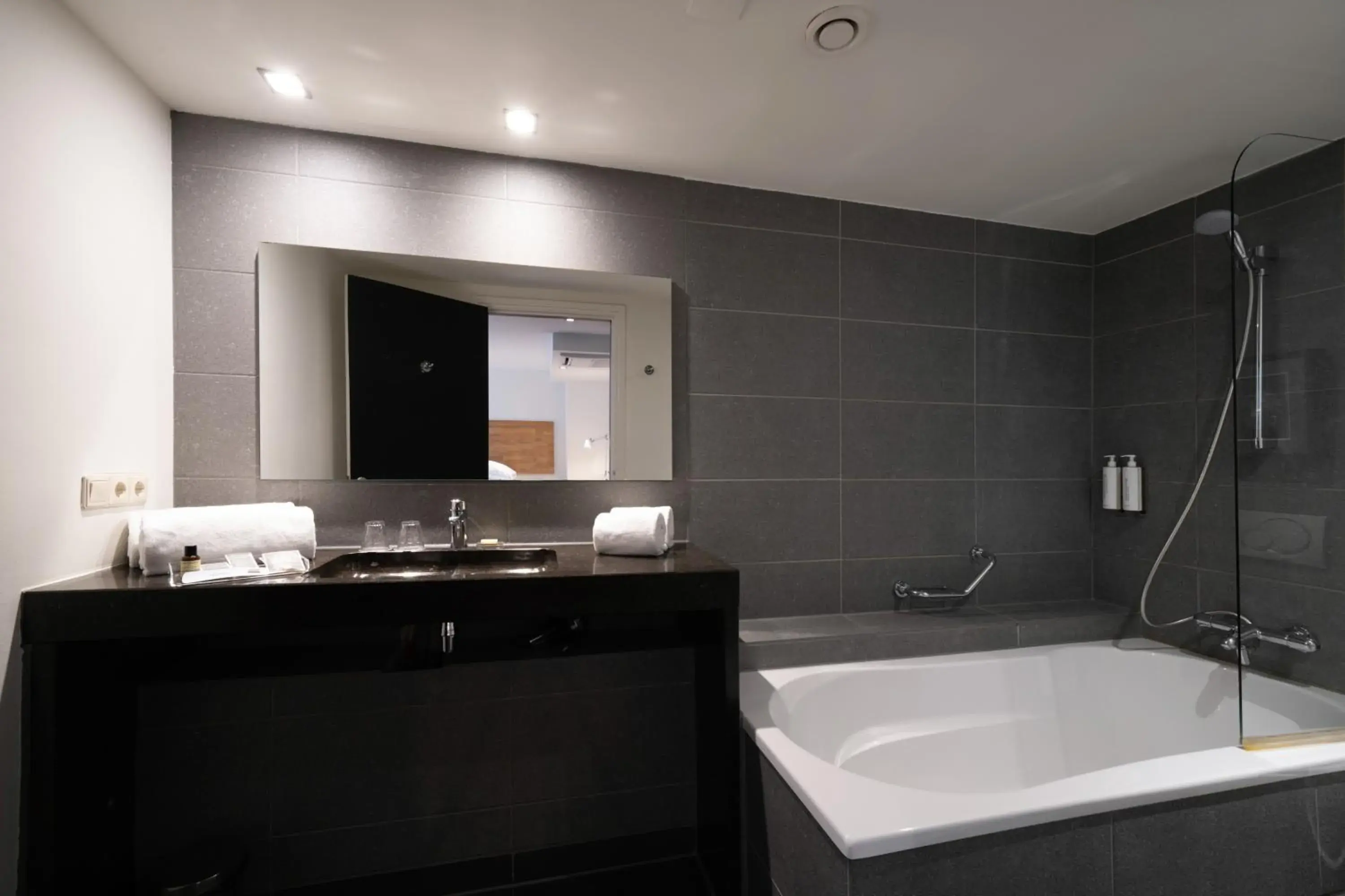 Souterrain Double Room (Below Street Level with Limited View) in Catalonia Vondel Amsterdam Souterrain Double Room (Below Street Level with Limited View) in Catalonia Vondel Amsterdam