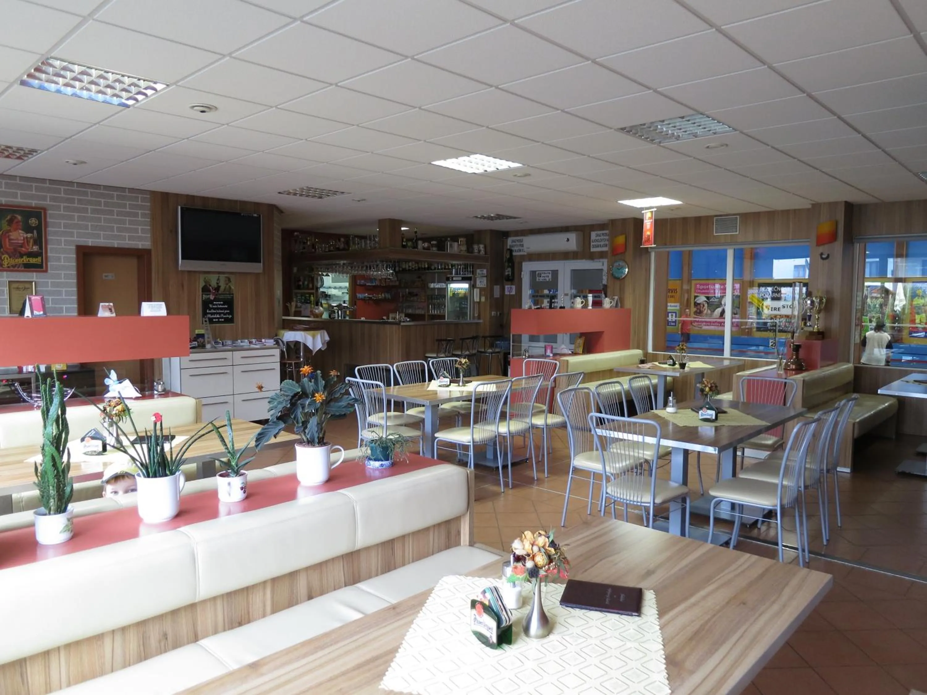 Restaurant/places to eat in Penzion U Splavu