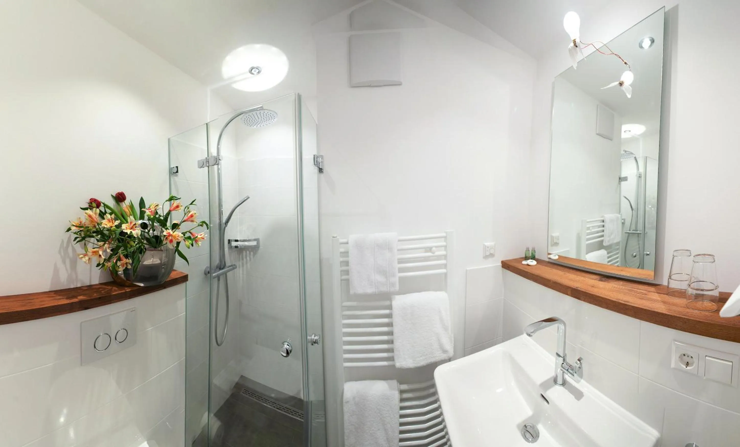 Bathroom in Hotel Engel - Lindauer Bier und Weinstube