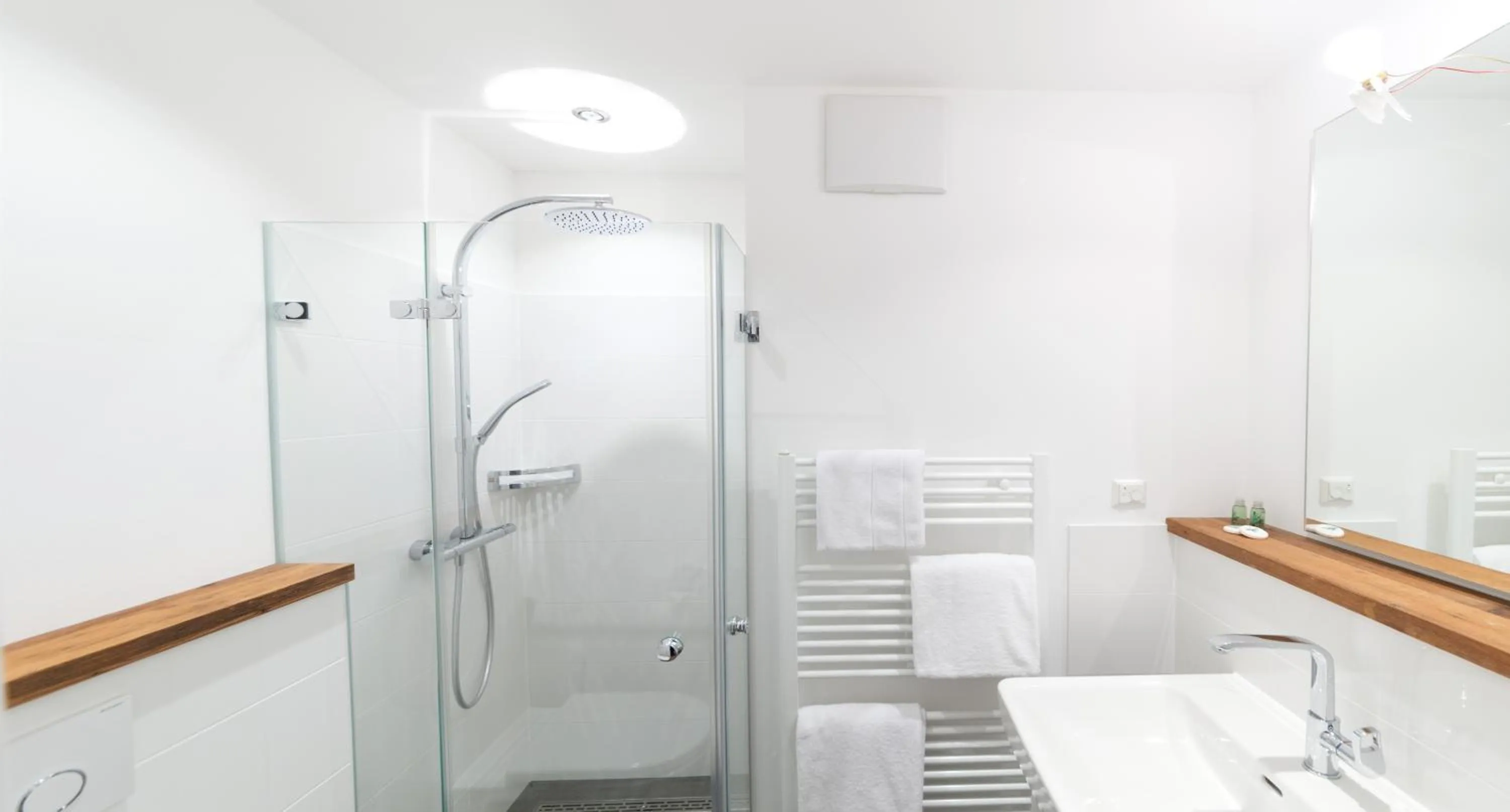 Bathroom in Hotel Engel - Lindauer Bier und Weinstube