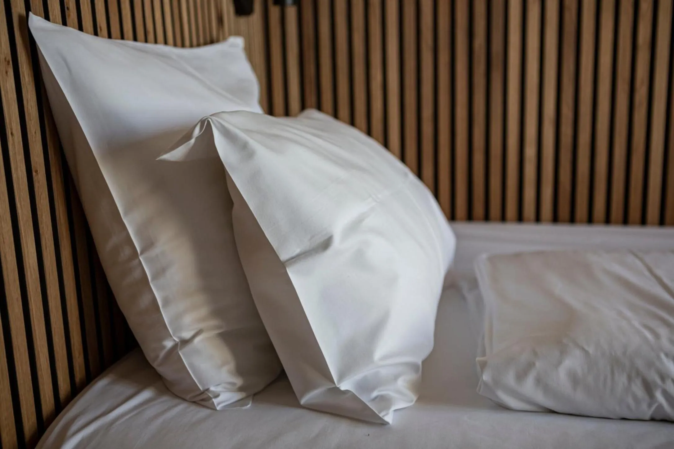 Bed in Strandhotel Camperduin