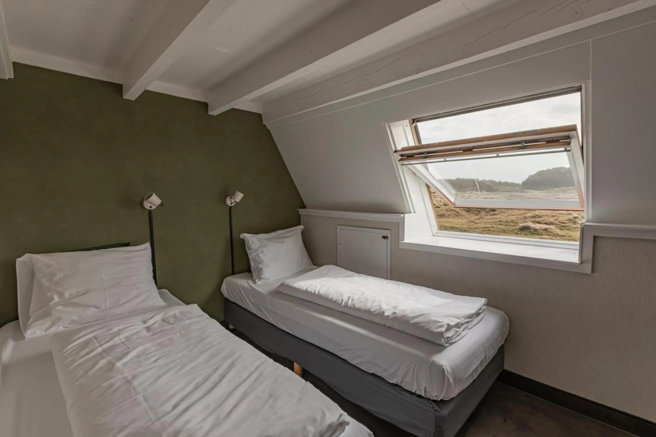 View (from property/room), Bed in Strandhotel Camperduin