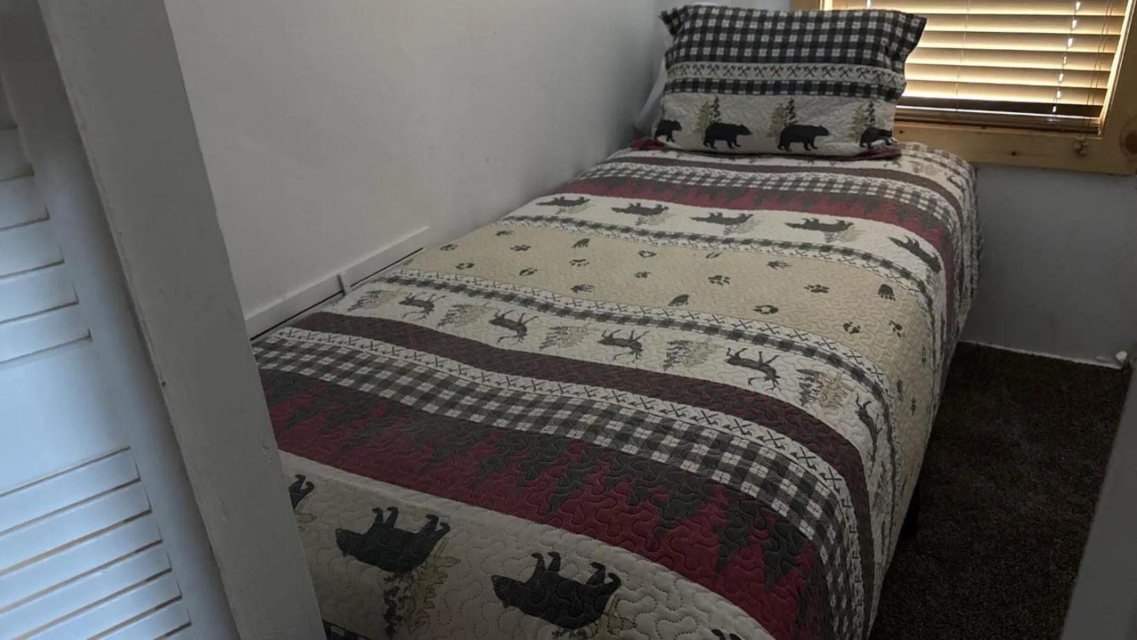 Bed in Chinook Winds Lodge