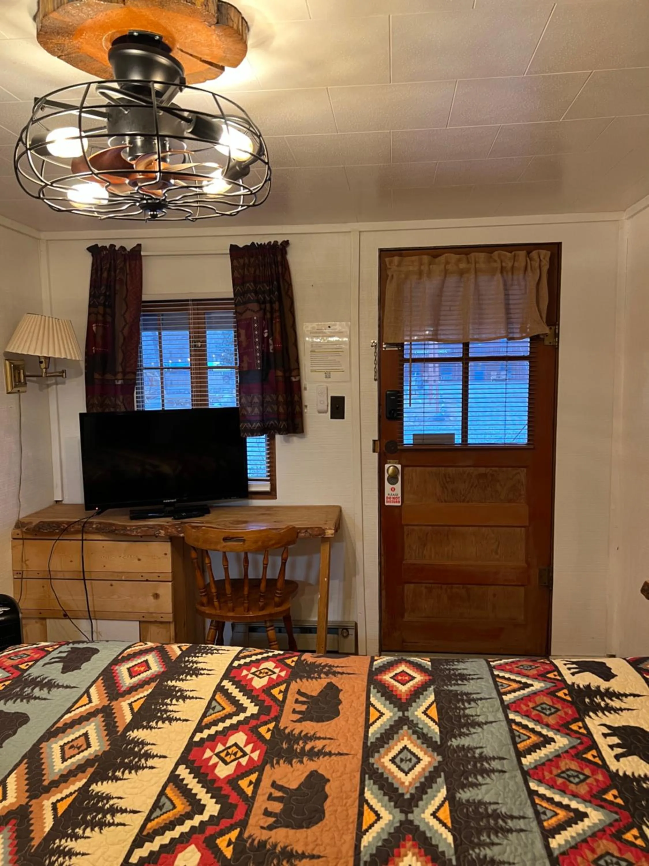 Bedroom in Chinook Winds Lodge