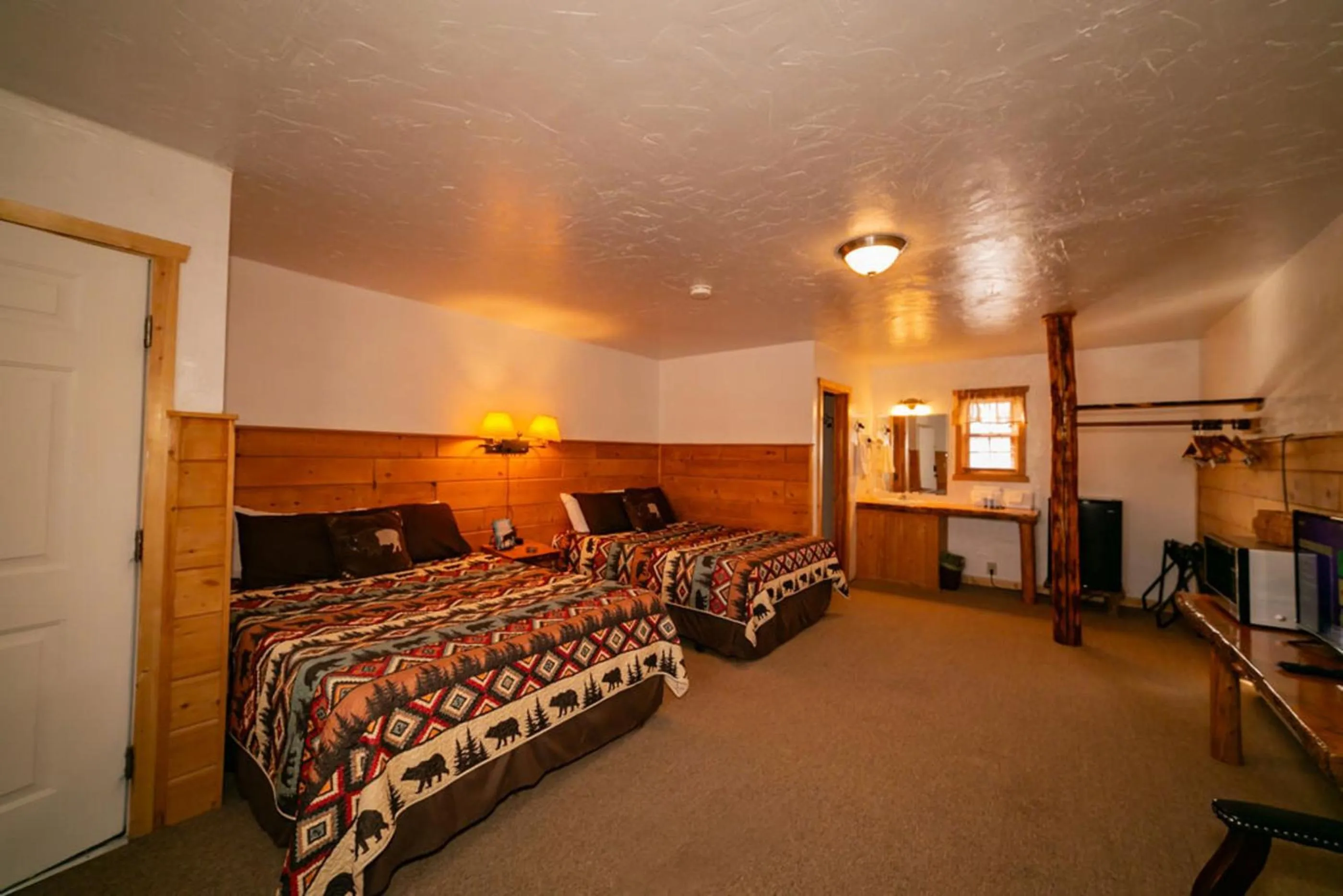 Bed in Chinook Winds Lodge