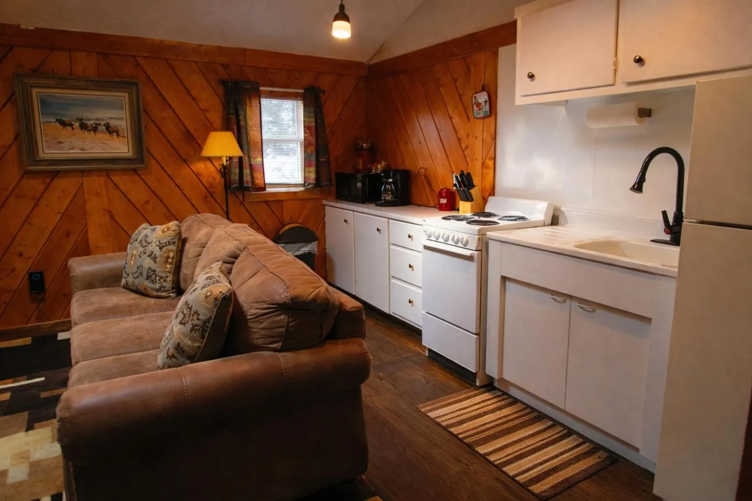 Kitchen or kitchenette in The Amoretti Hotel