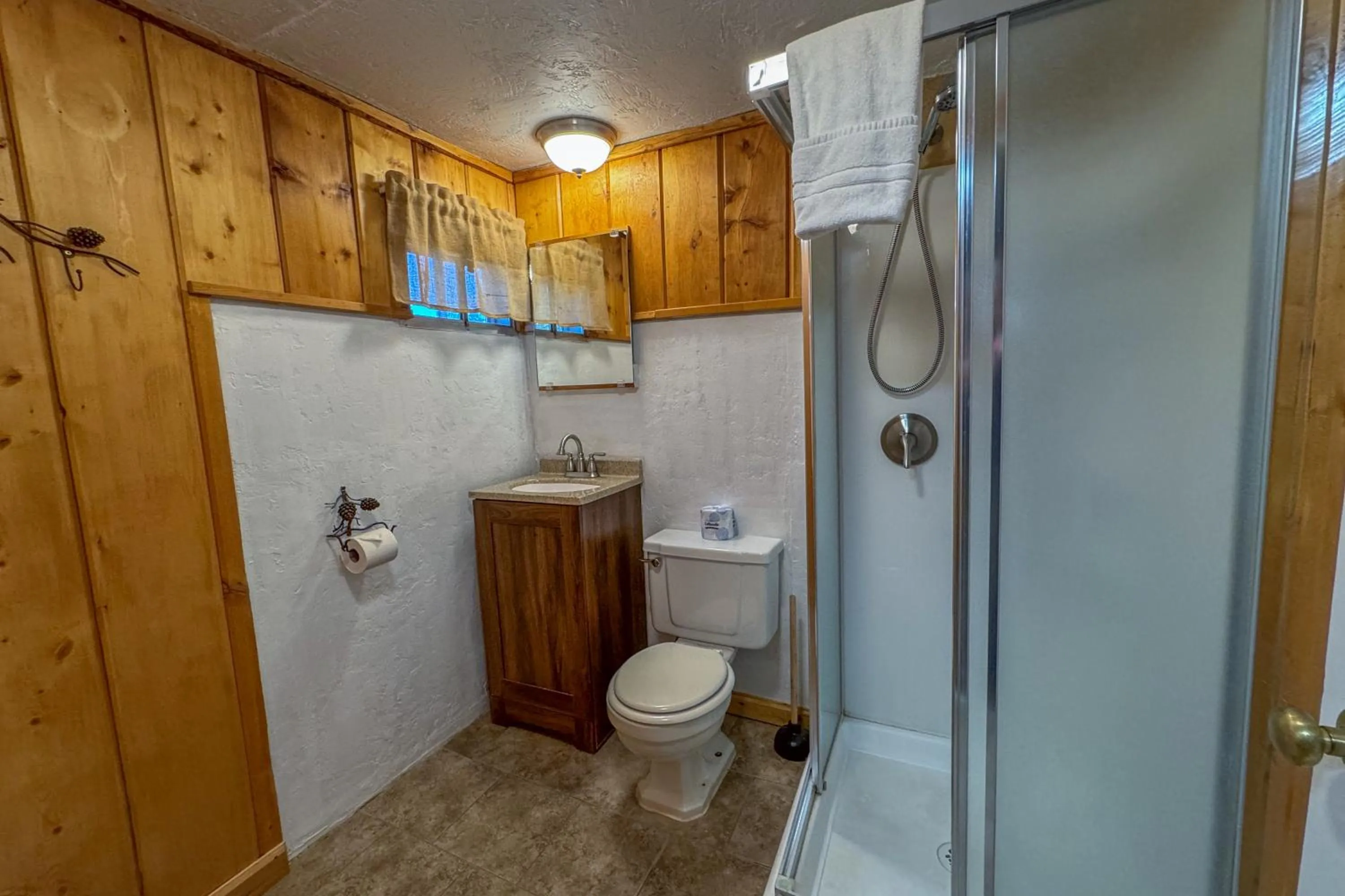 Shower in Chinook Winds Lodge