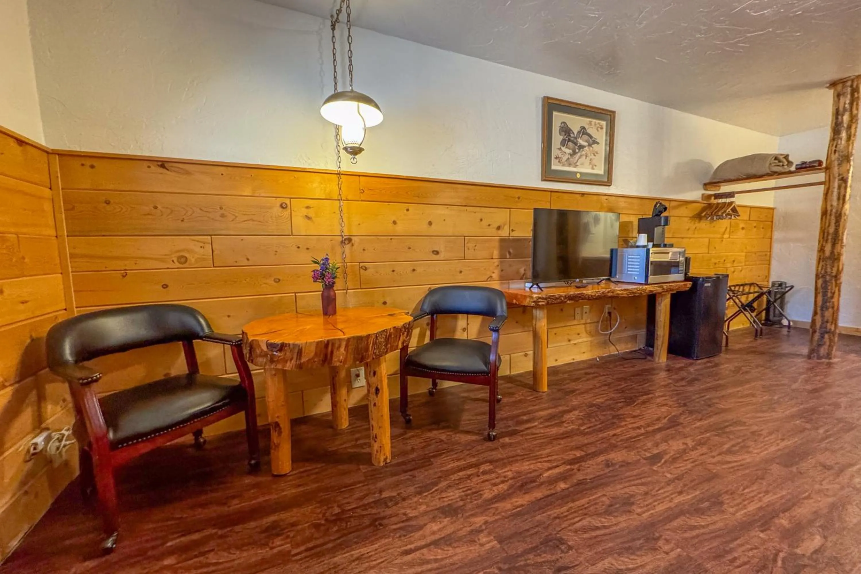 TV and multimedia in Chinook Winds Lodge