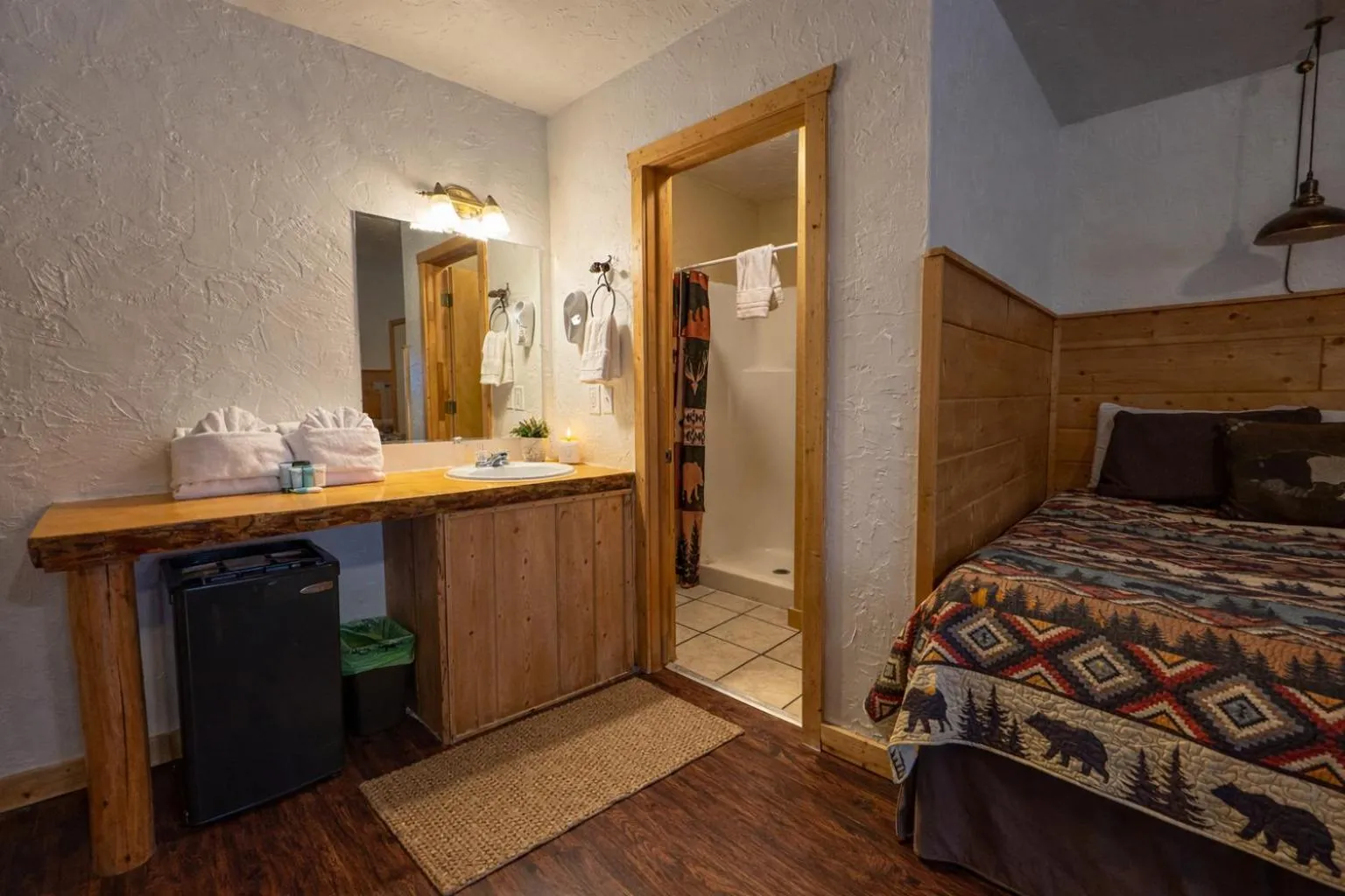 Bathroom, Bed in The Amoretti Hotel