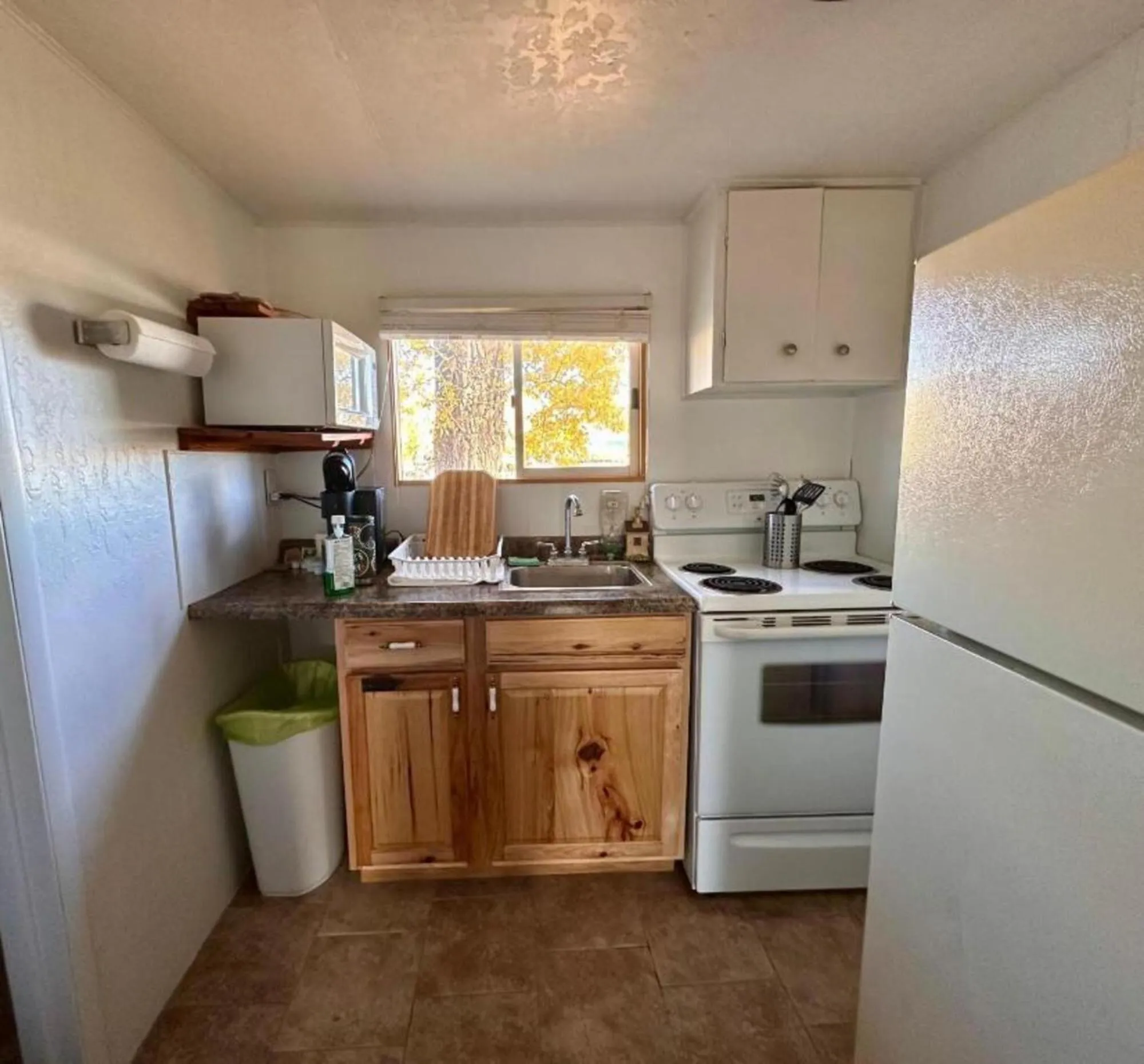 Kitchen or kitchenette in Chinook Winds Lodge